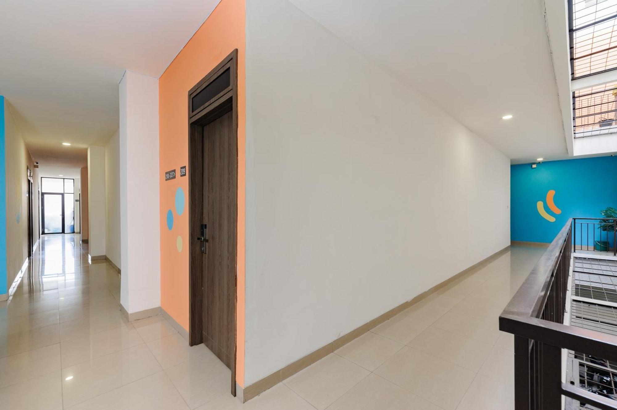 Sans Hotel Max Living Cengkareng Hotel Jakarta