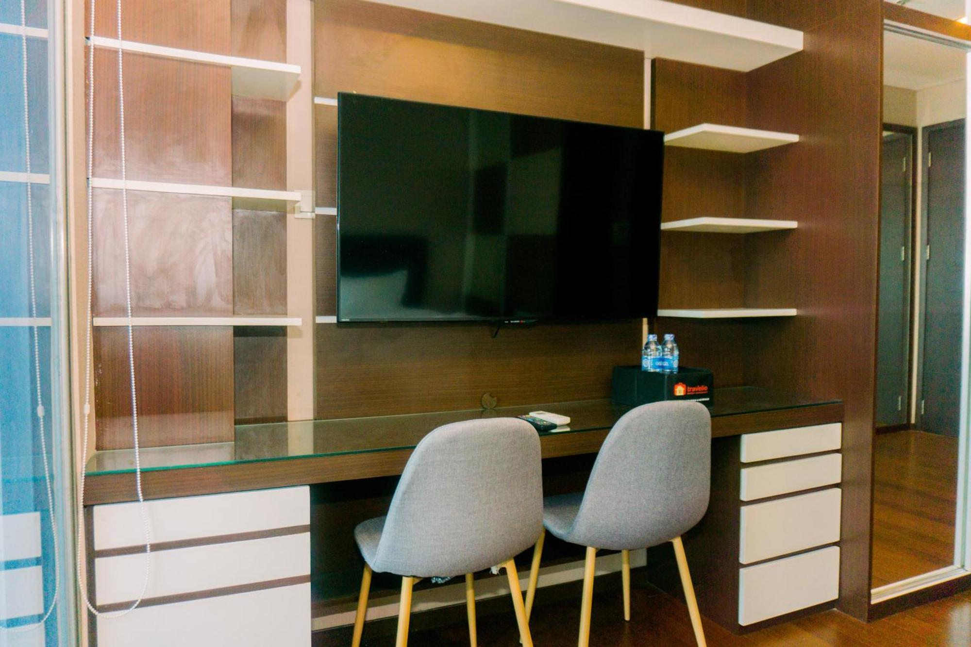 Homey And Minimalist At Gp Plaza By Travelio Apartment Jakarta