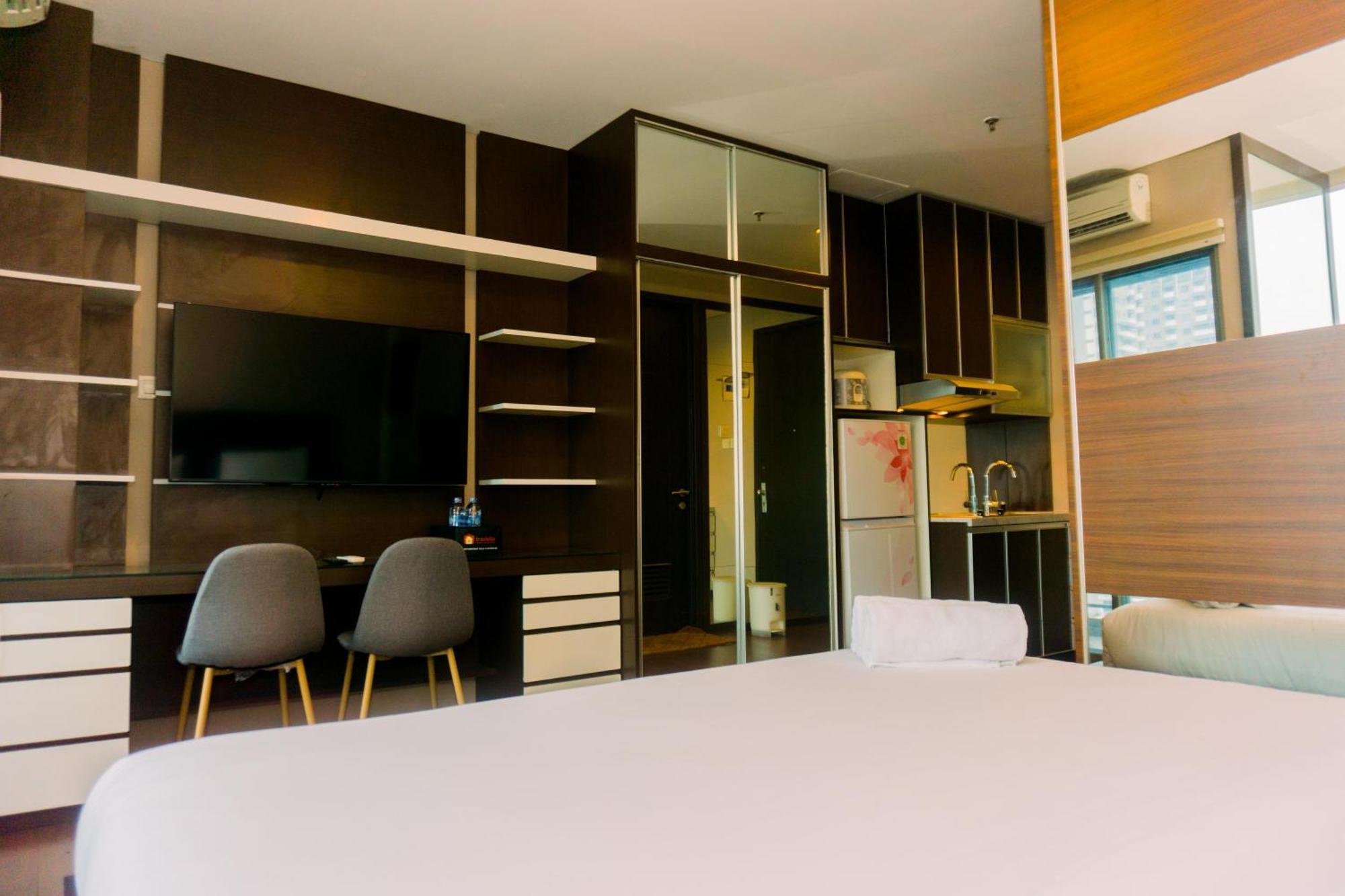 Homey And Minimalist At Gp Plaza By Travelio * Jakarta