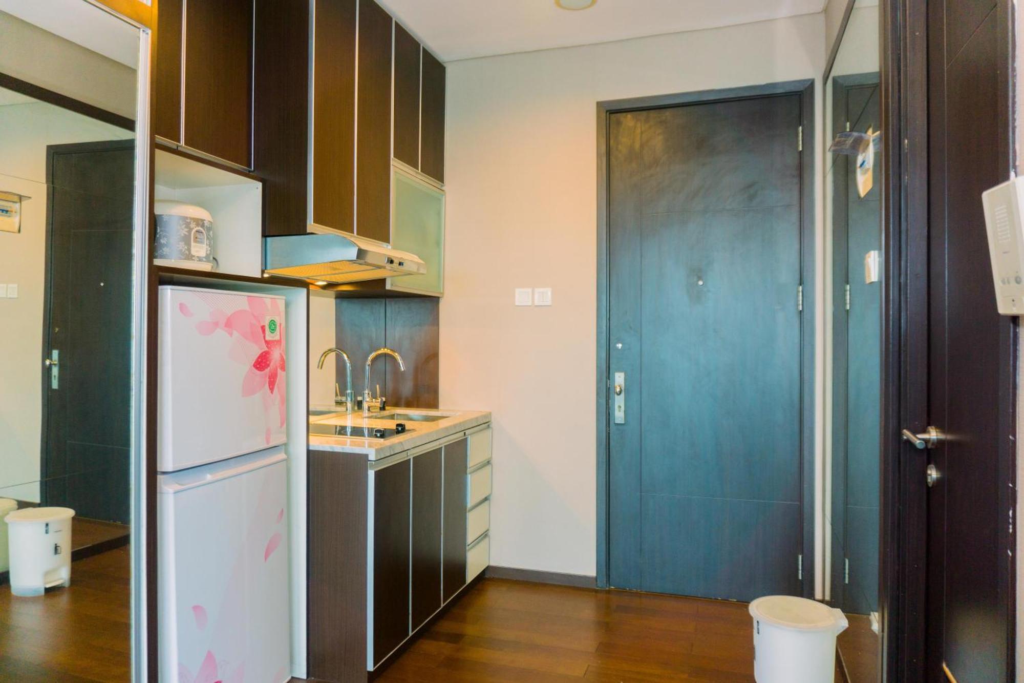 Homey And Minimalist At Gp Plaza By Travelio