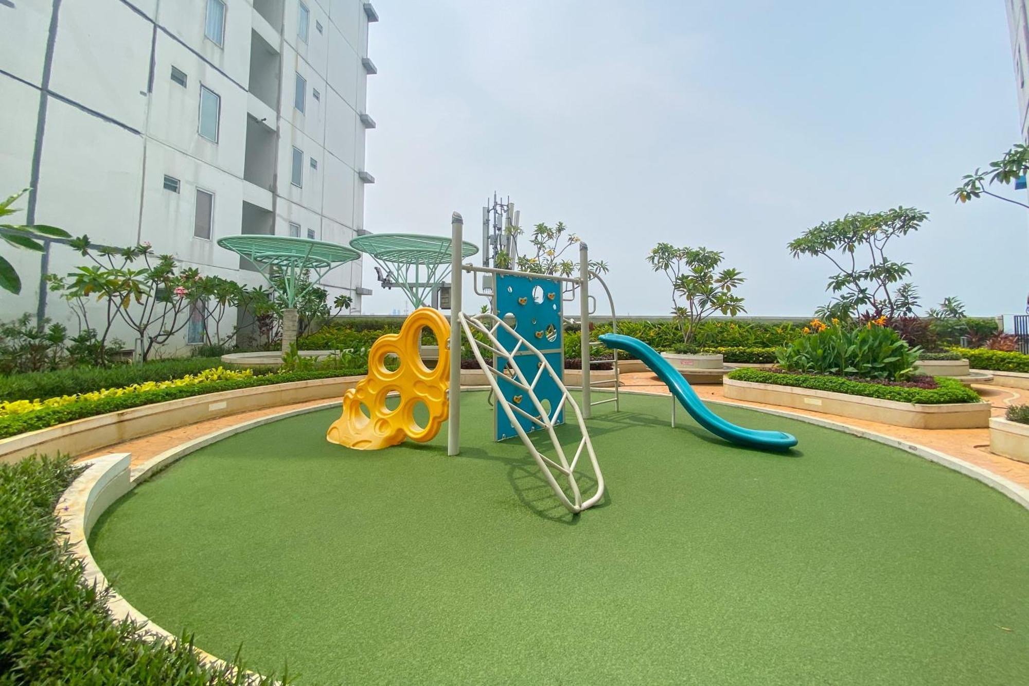 Apartment Cozy At 30th Floor Bassura By Travelio