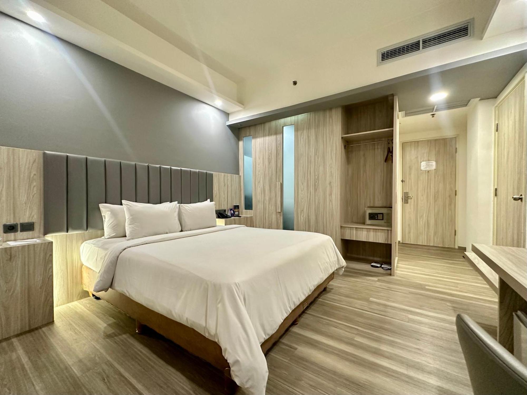 Hotel Sparks Life Jakarta, Artotel Curated 4*