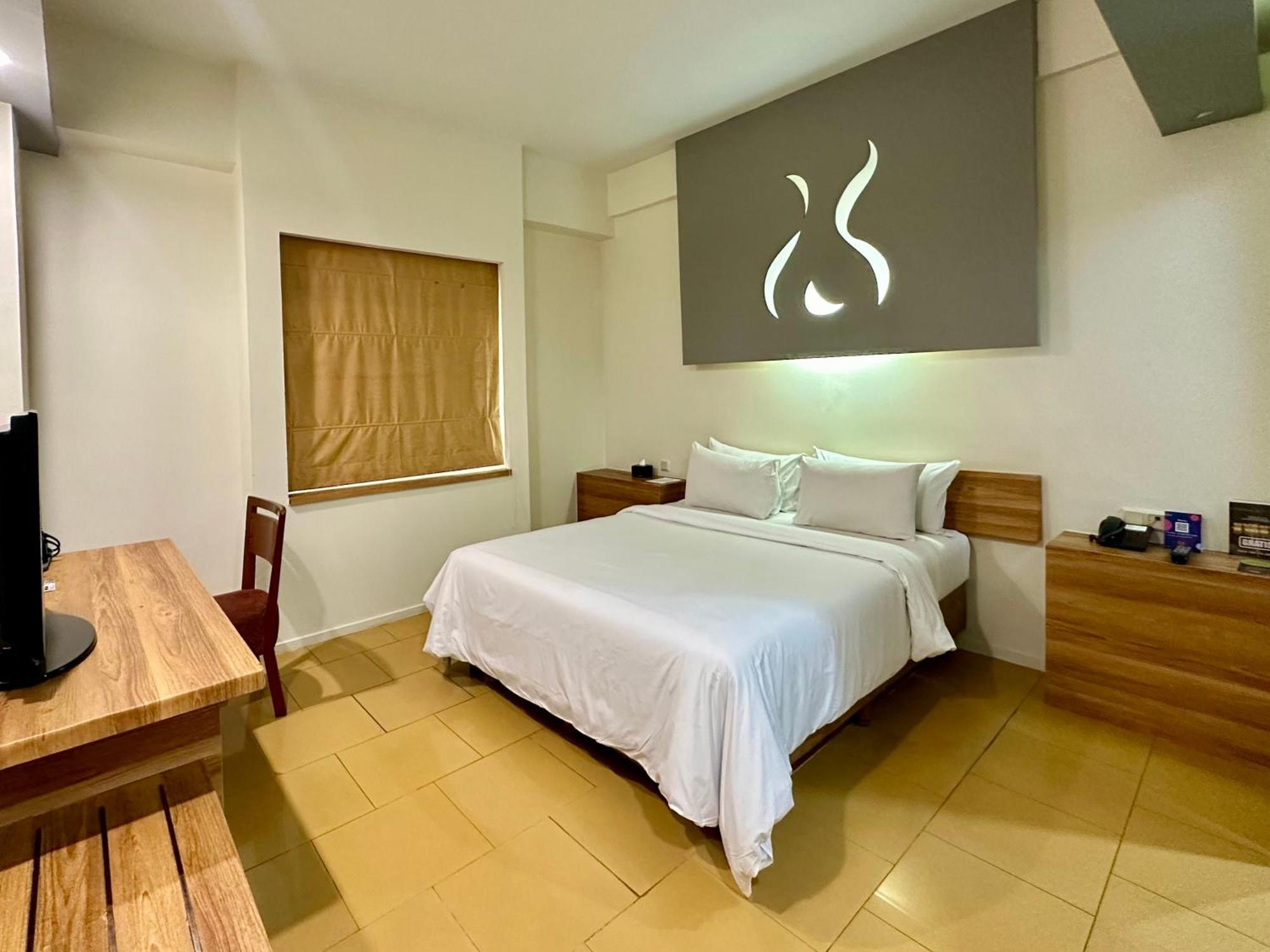 Hotel Sparks Life Jakarta, Artotel Curated Jakarta