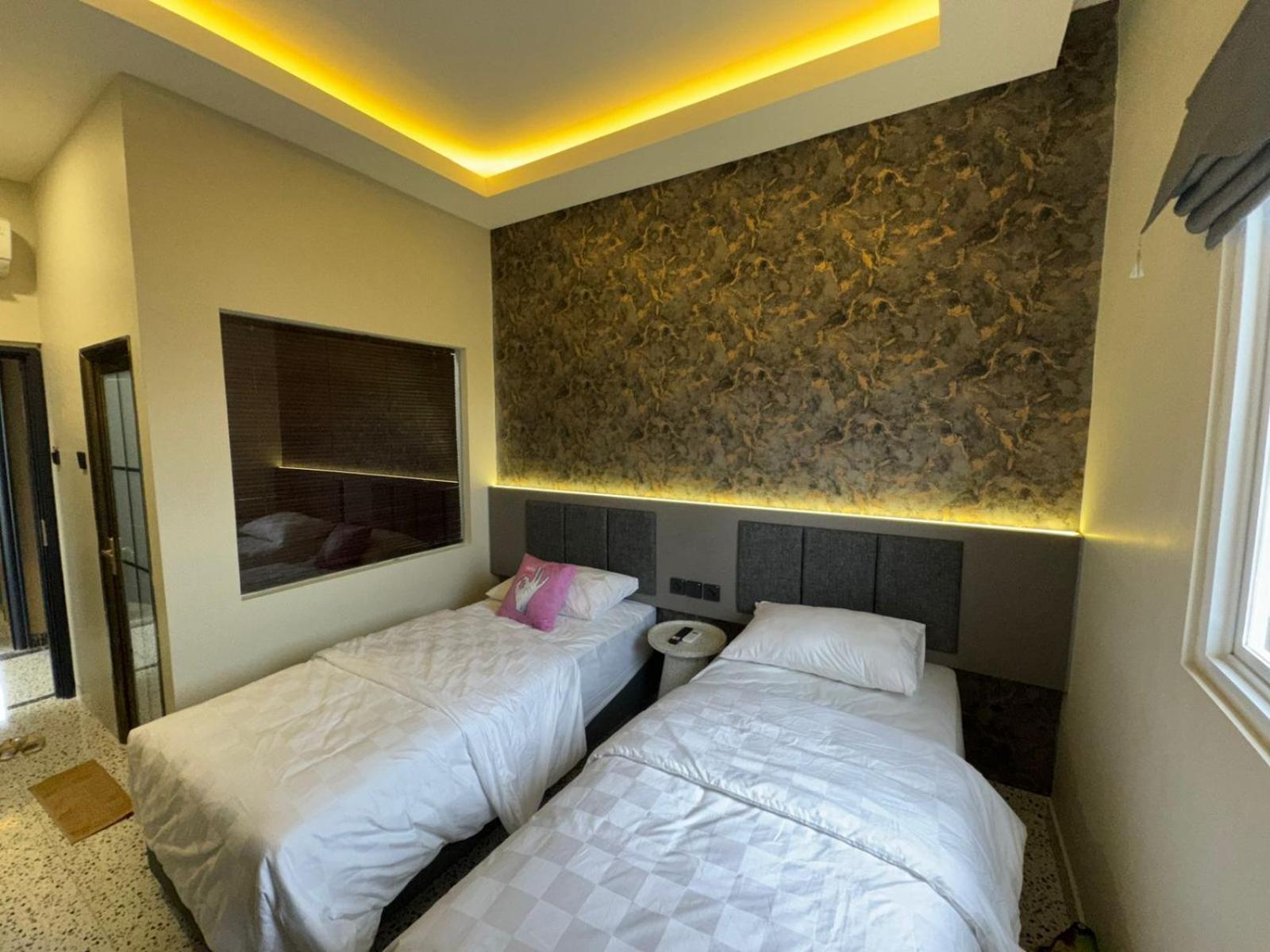 With Ok Hotel