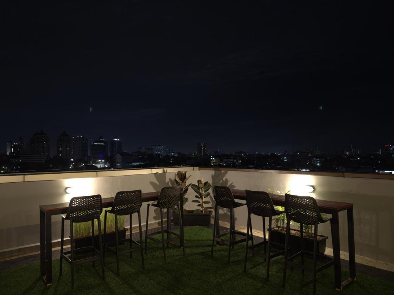 With Ok Hotel
