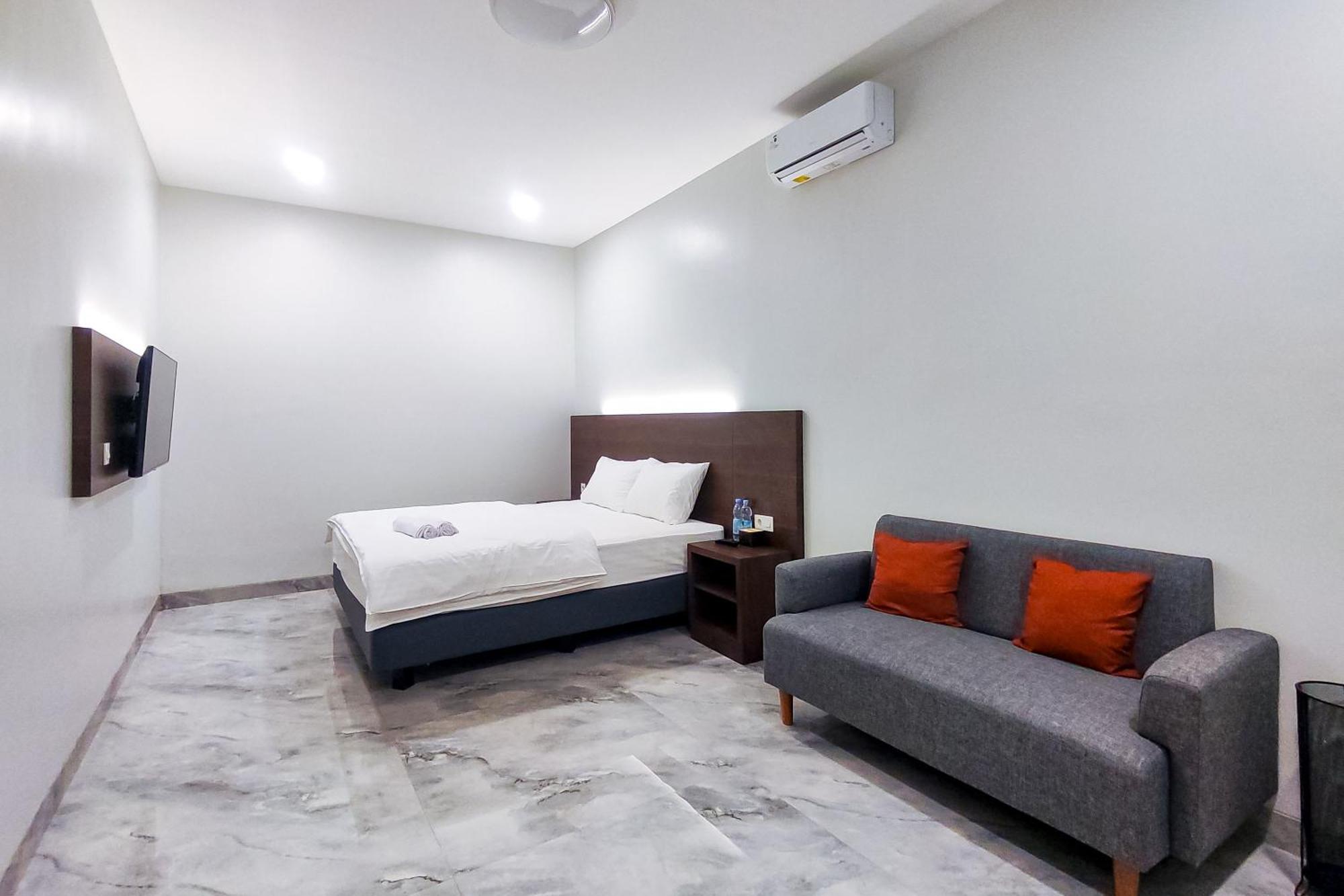 Urbanview Syariah Senen Hotel Jakarta
