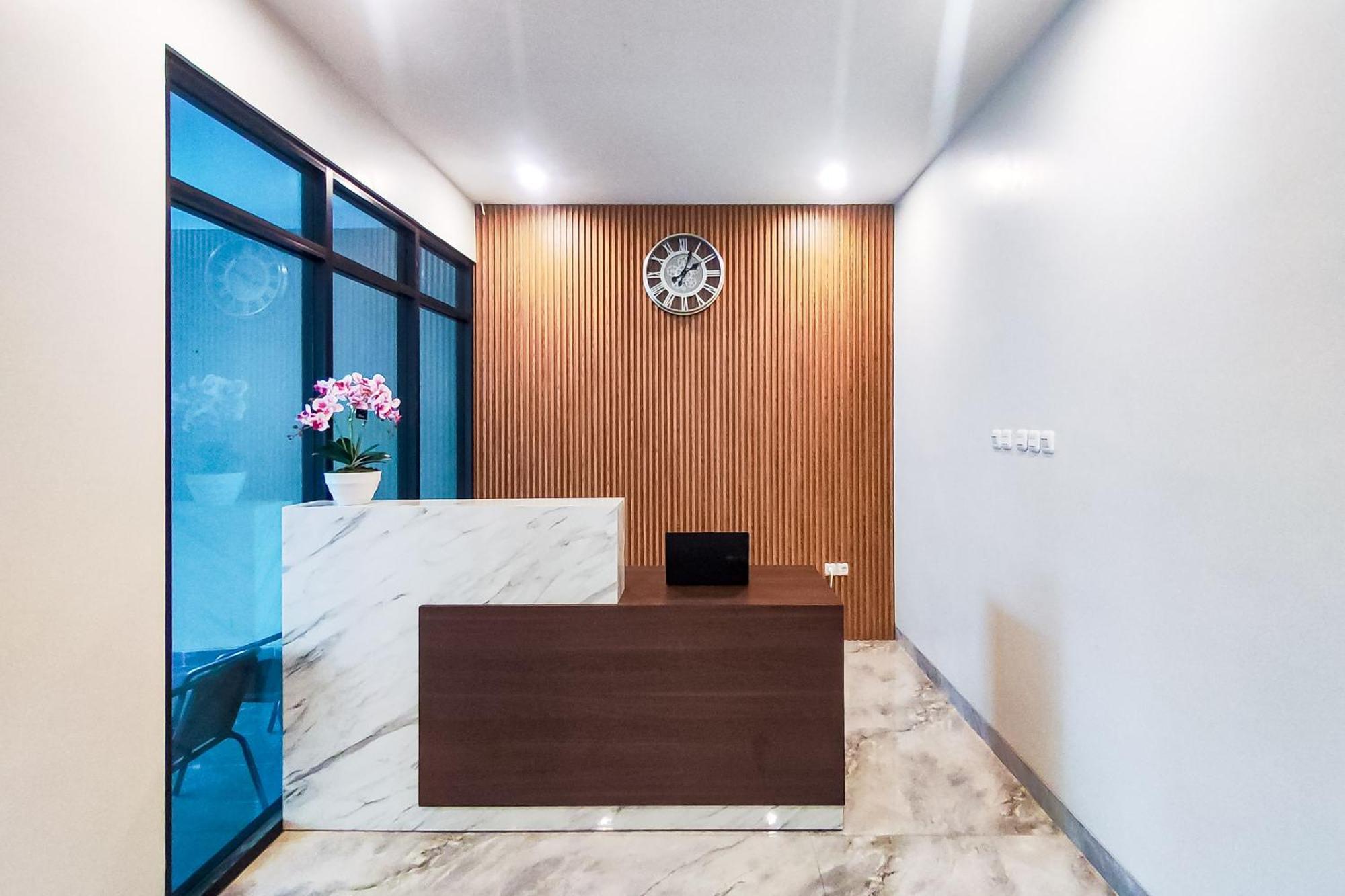 Hotel Urbanview Syariah Senen