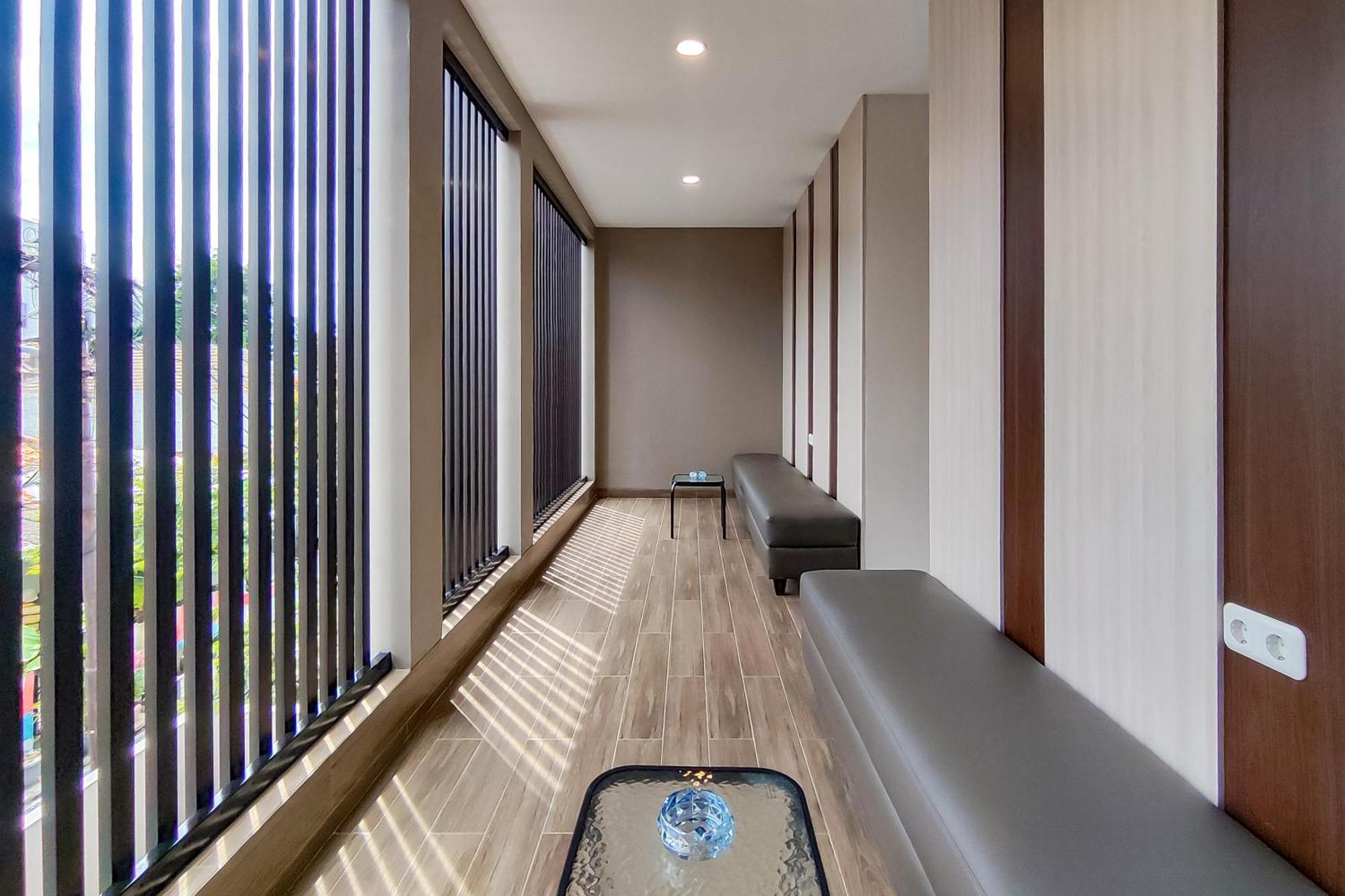 Urbanview Syariah Senen 3*