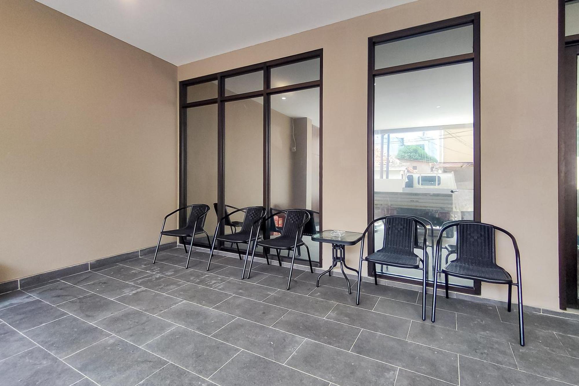 Urbanview Syariah Senen 3*