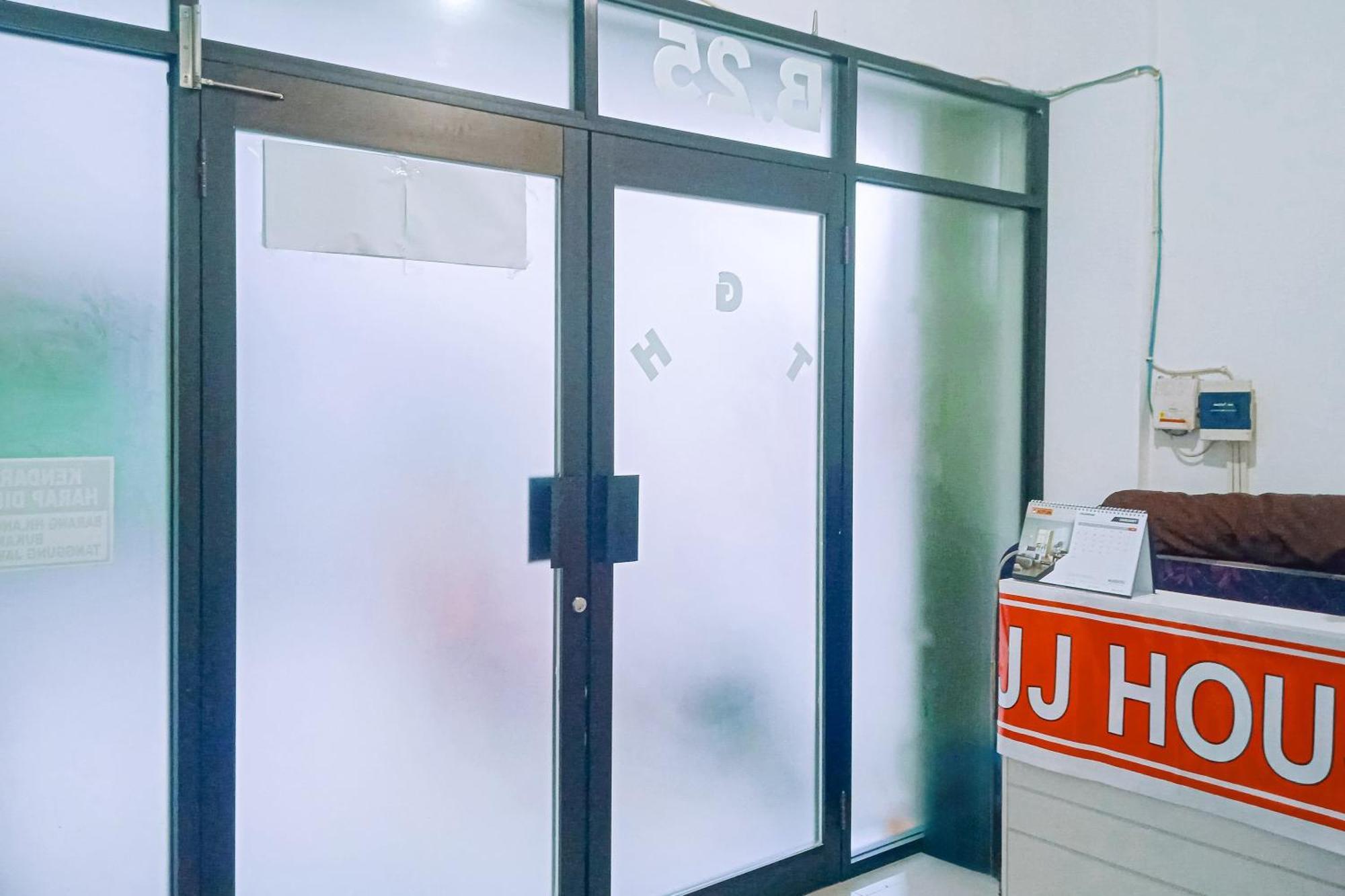 Hotel Jj House Mitra Reddoorz Jakarta