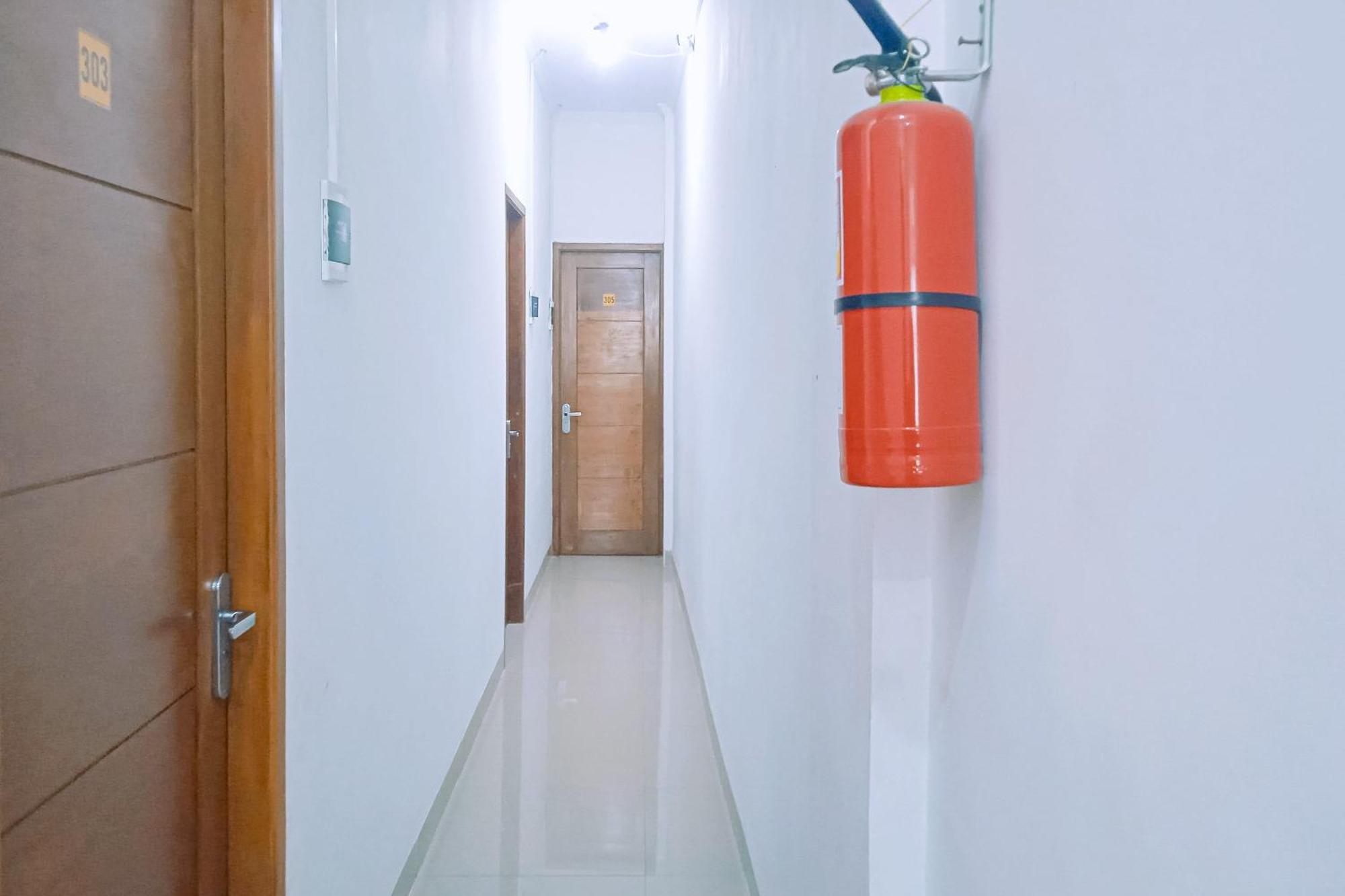 Jj House Mitra Reddoorz 2*