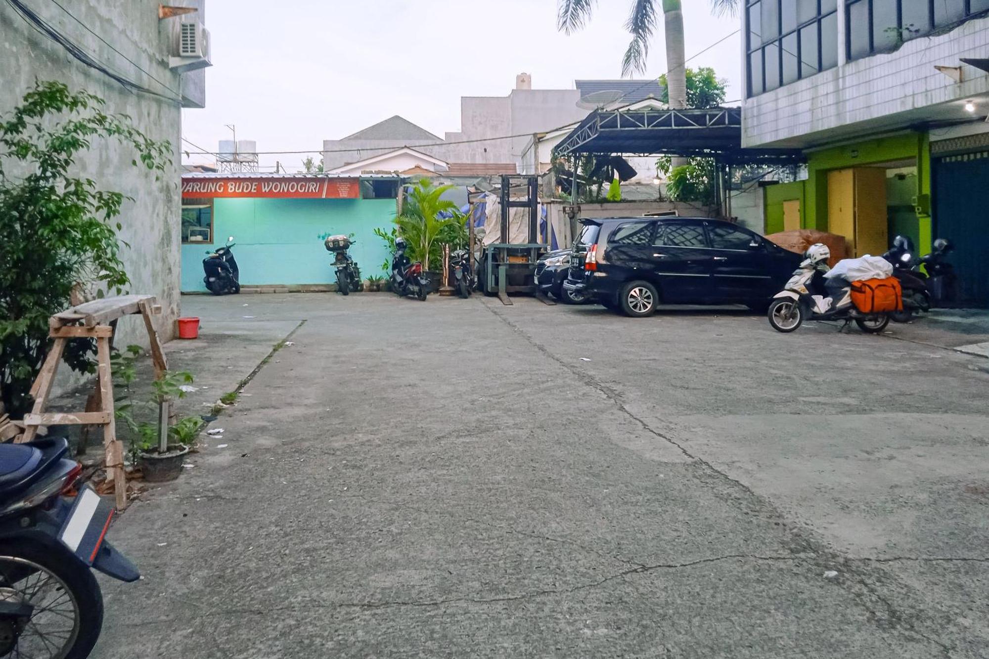 Jj House Mitra Reddoorz Hotel Jakarta