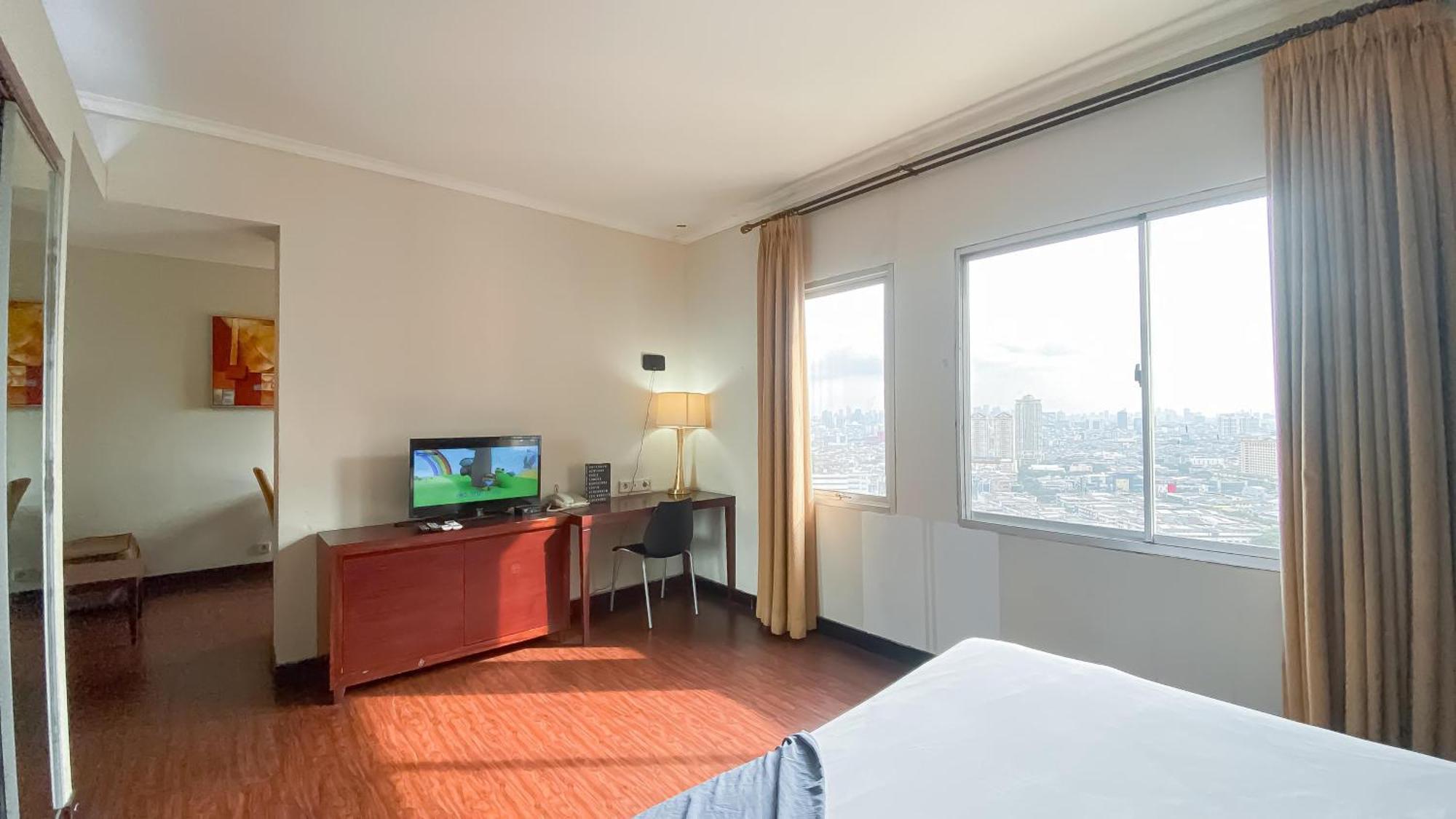 1br Queen Bed At Marina Ancol Near Dufan By Travelio Apartment Jakarta