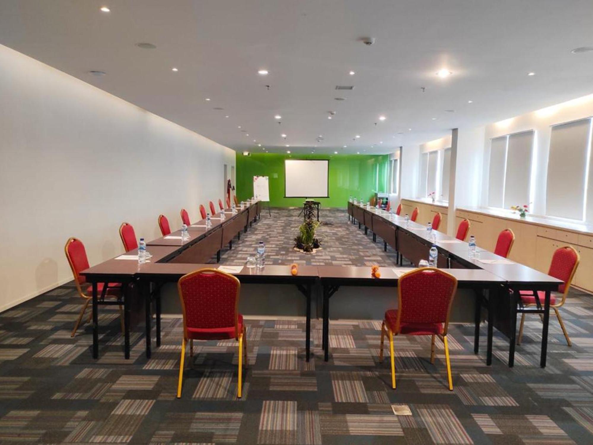 Zuri Express Mangga Dua Hotel Jakarta