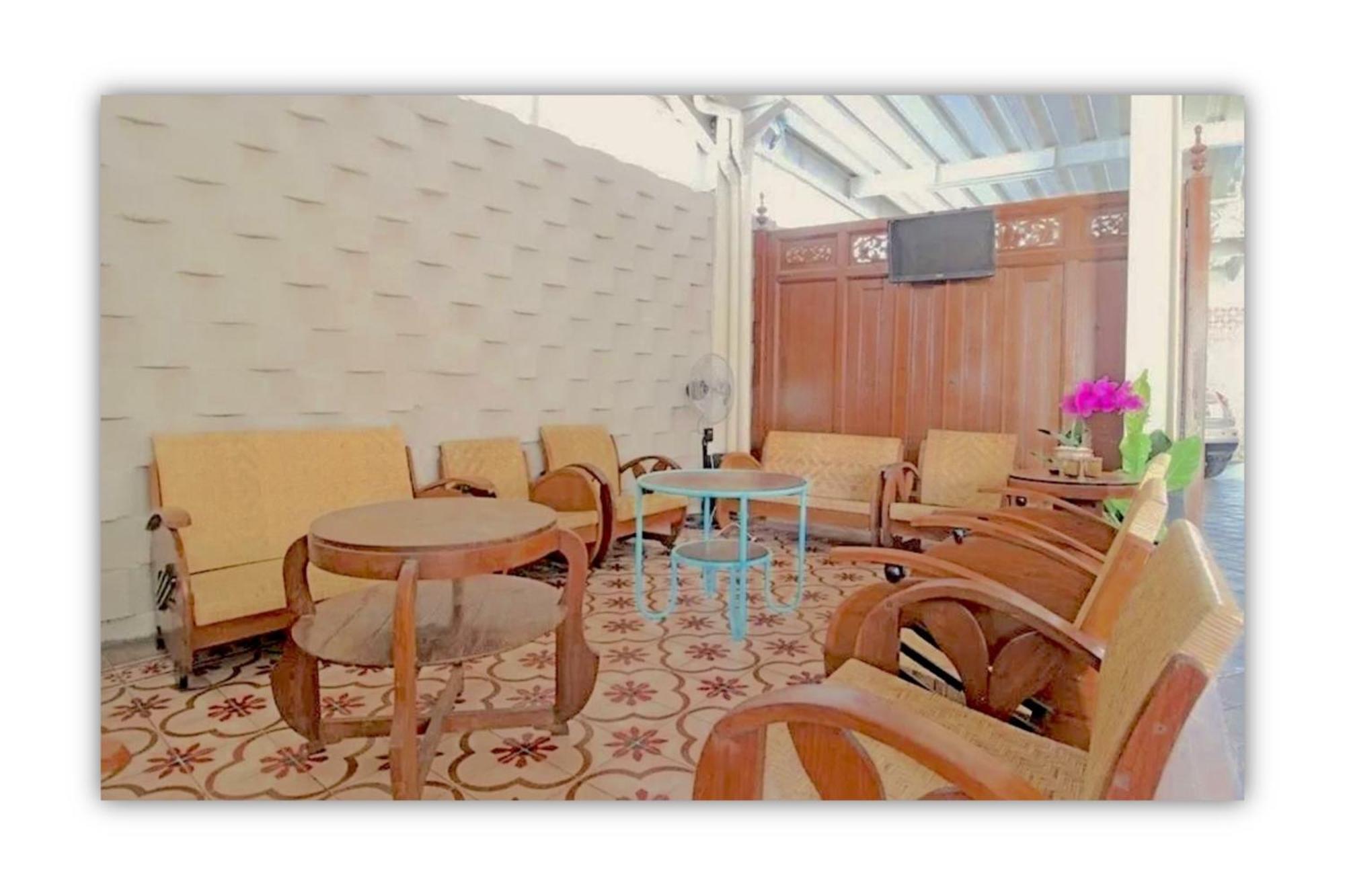 Makati Depok Hotel 3*