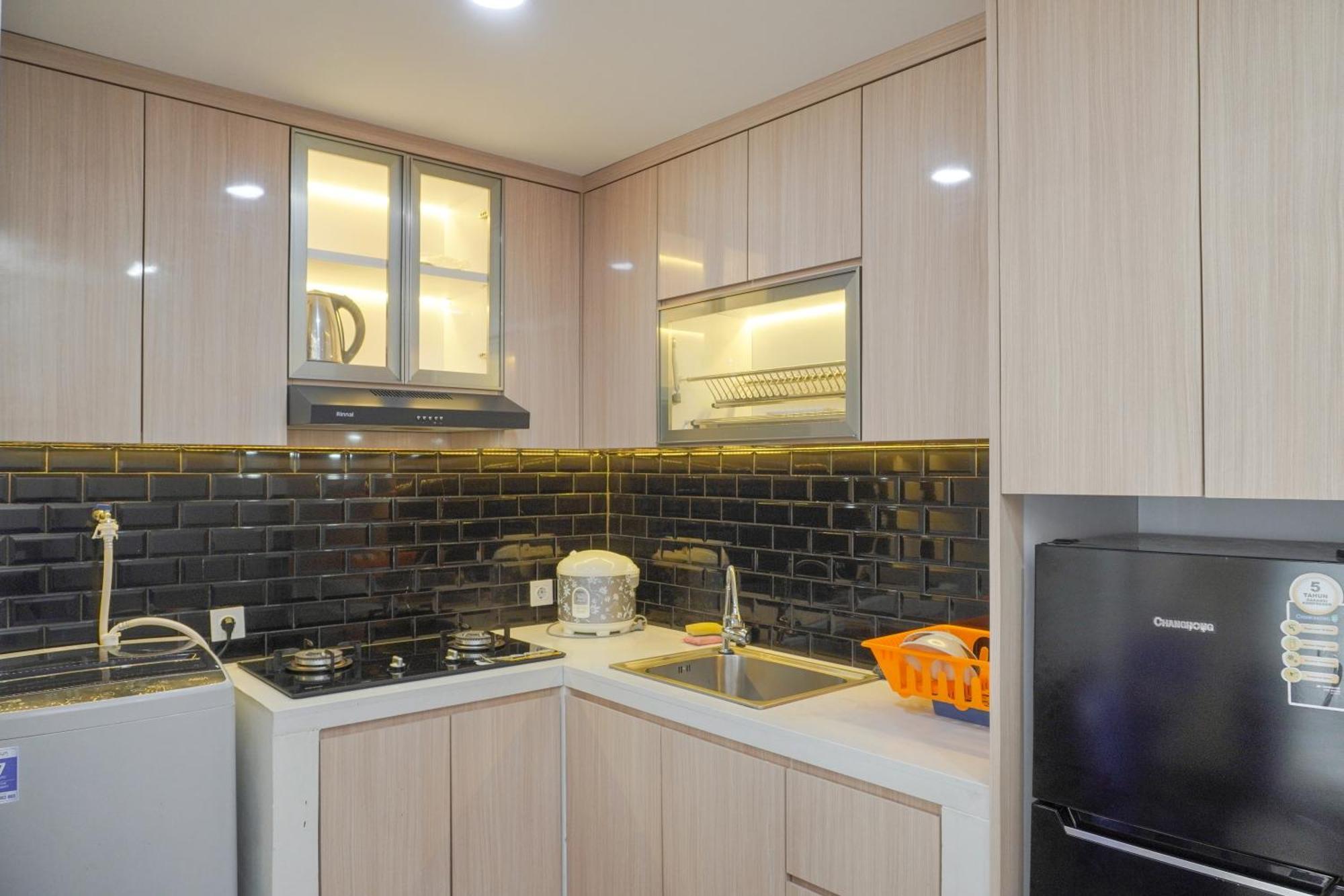 Elegant And Comfy 3br Daan Mogot By Travelio Apartment Jakarta