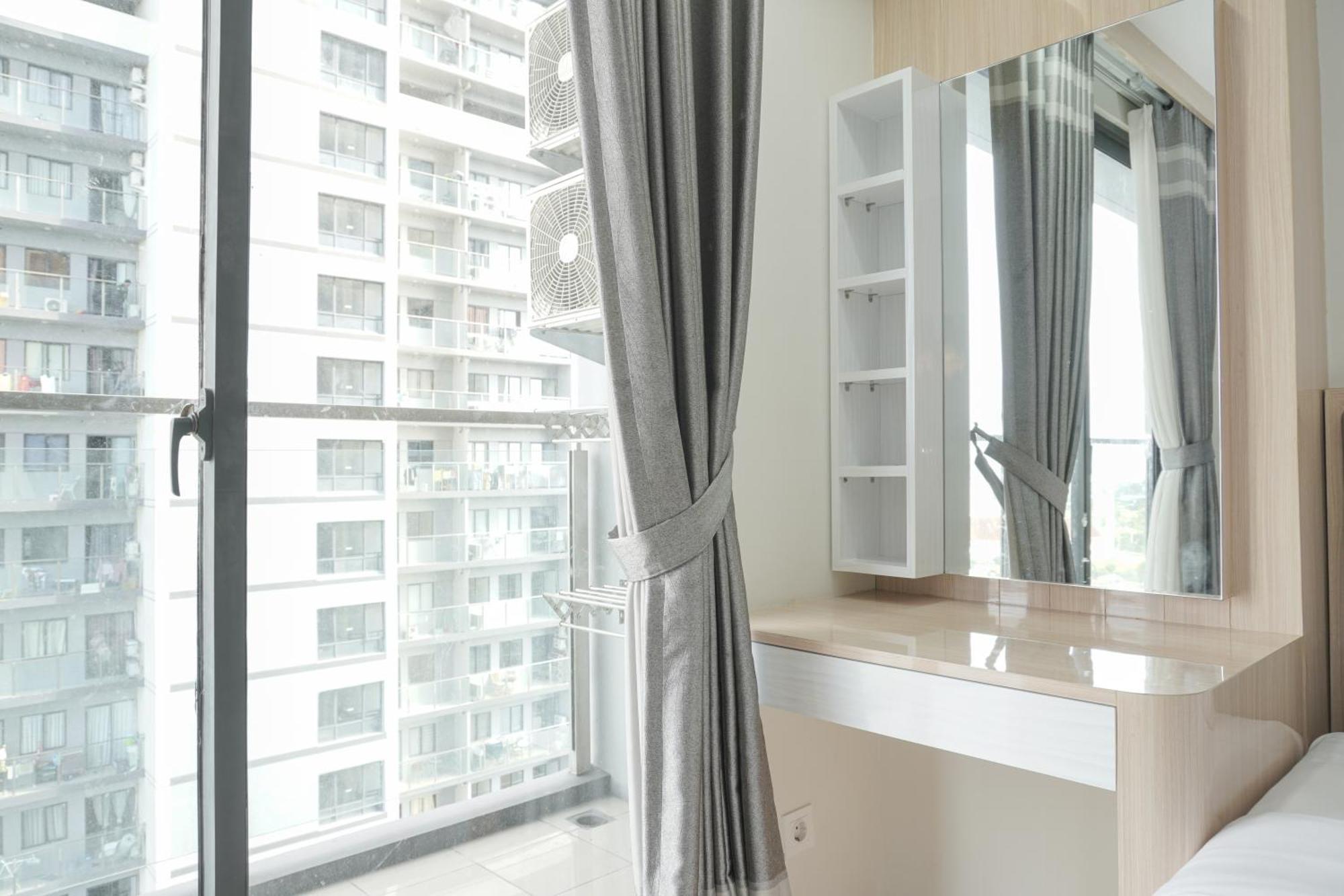 Elegant And Comfy 3br Daan Mogot By Travelio * Jakarta
