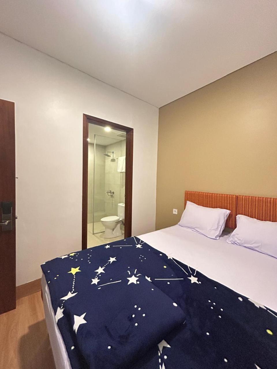 Senayan Capsulehotel *