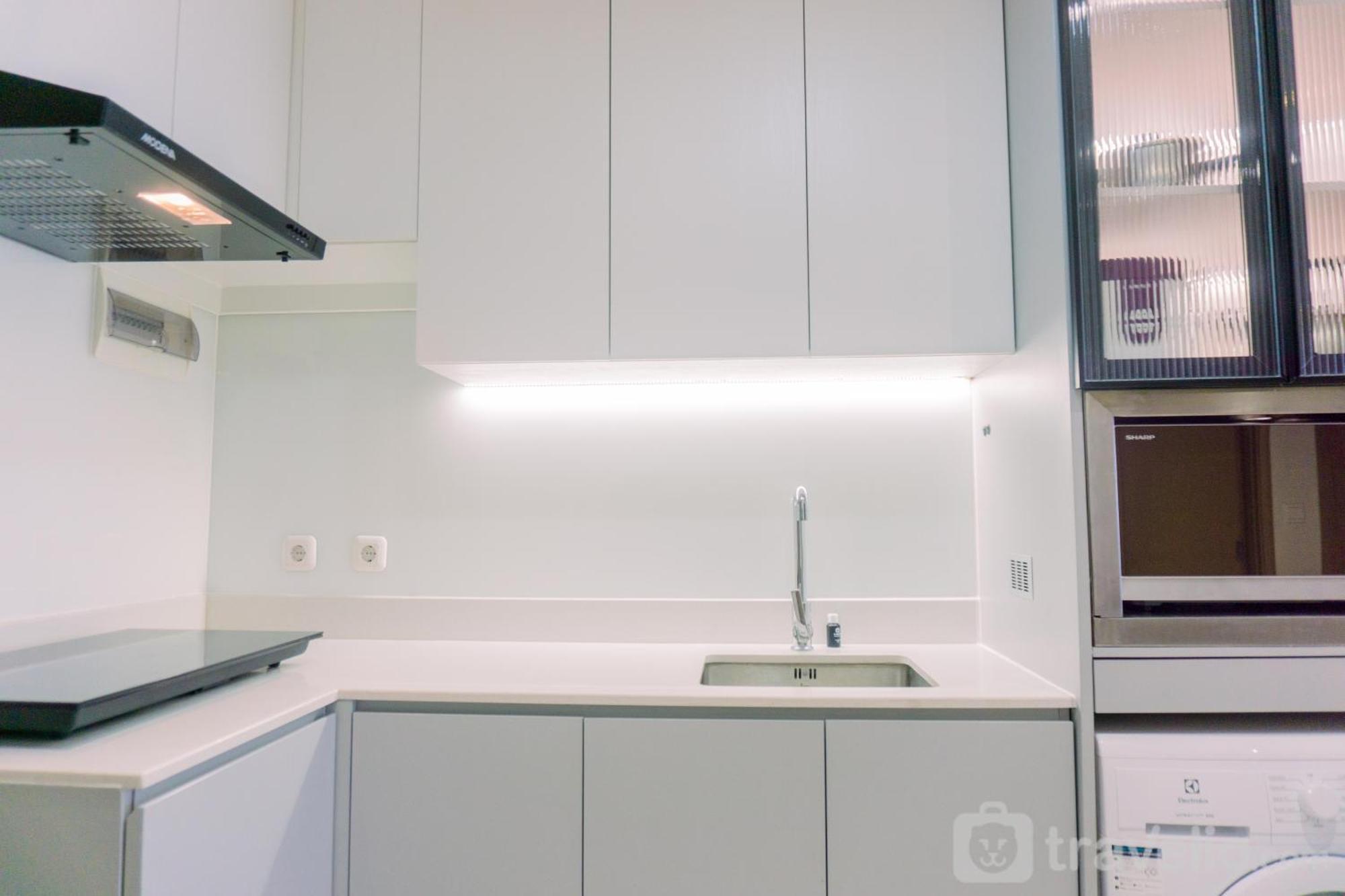 Comfort And 2br At Gold Coast By Travelio Apartment