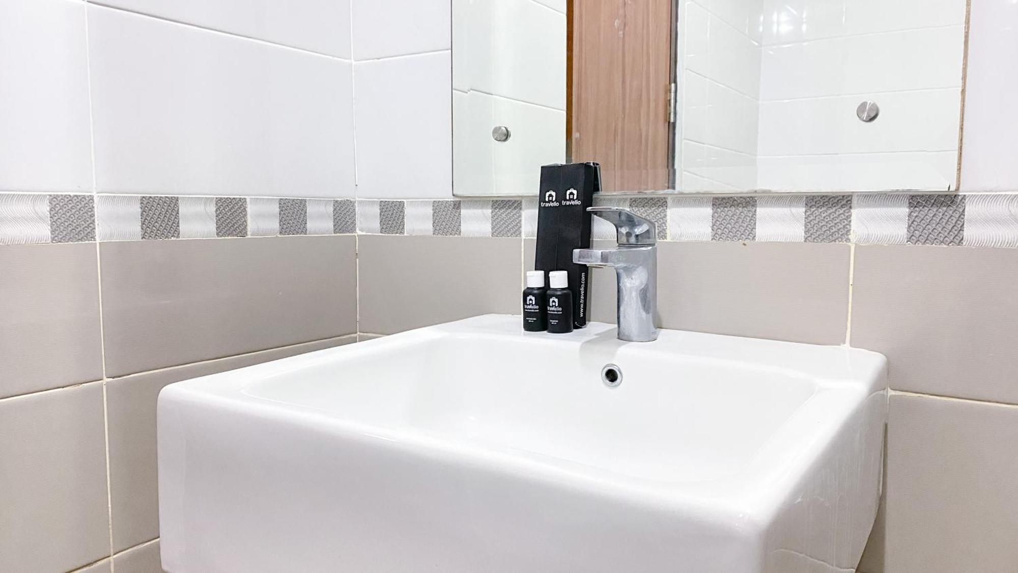 Apartment Brand New And 2br At Royal Olive By Travelio *