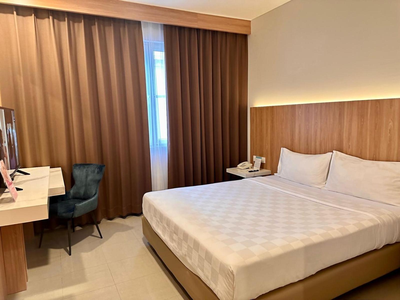 Hotel Royal Palm Hotel&conference Center Cengkareng 4*