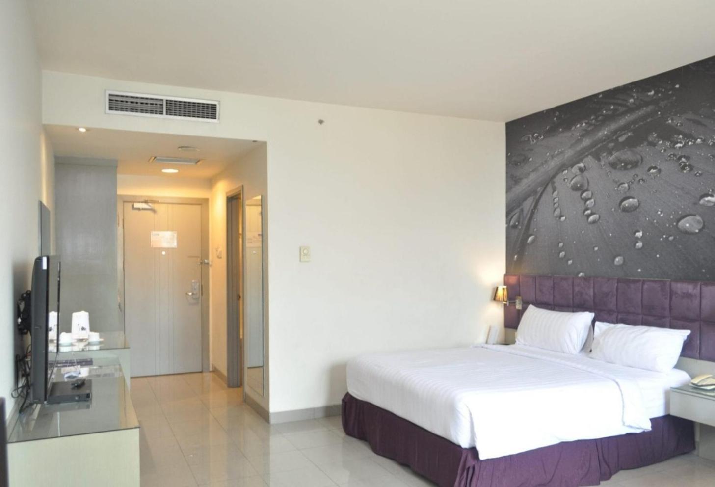 Royal Palm Hotel&conference Center Cengkareng Hotel