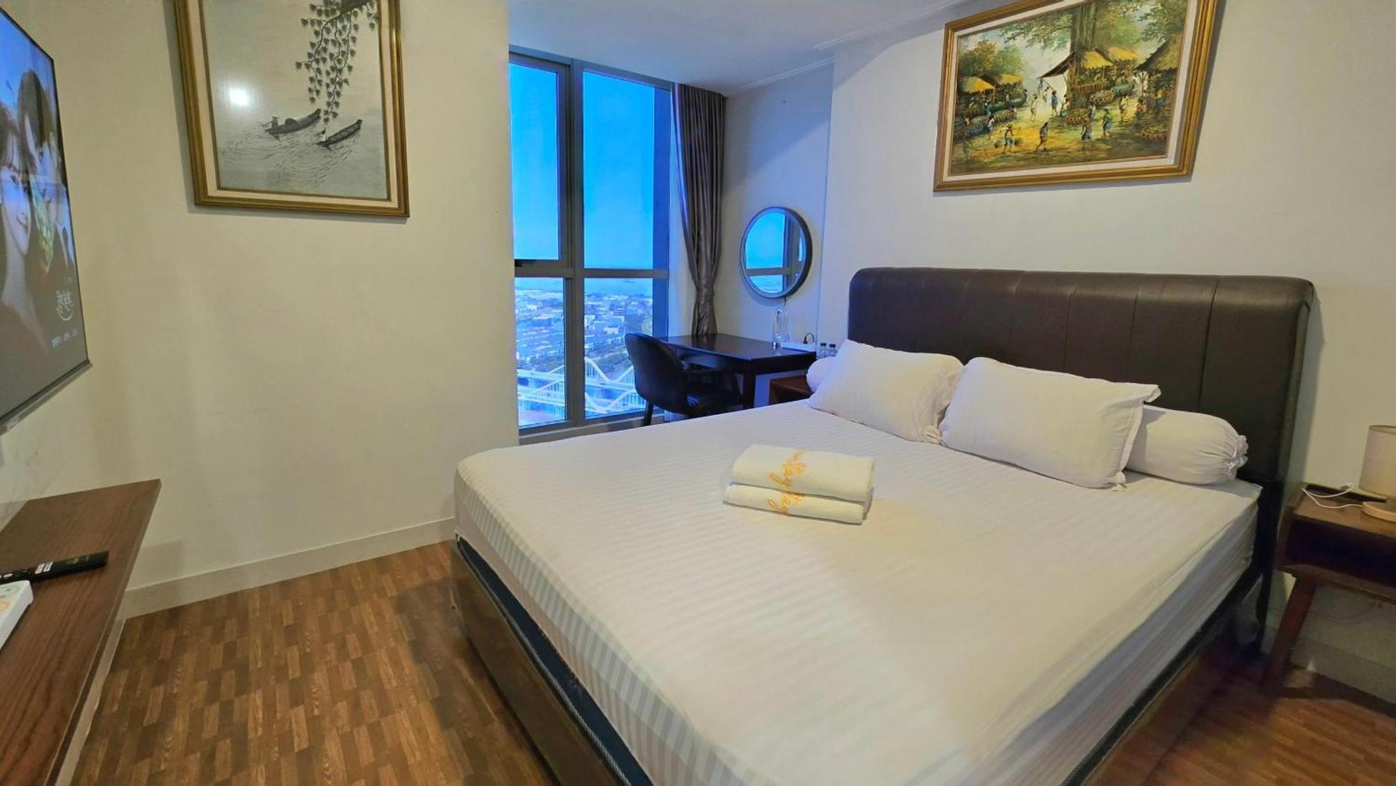 Sea View With Bridge At Gold Coast Pik High Floor *
