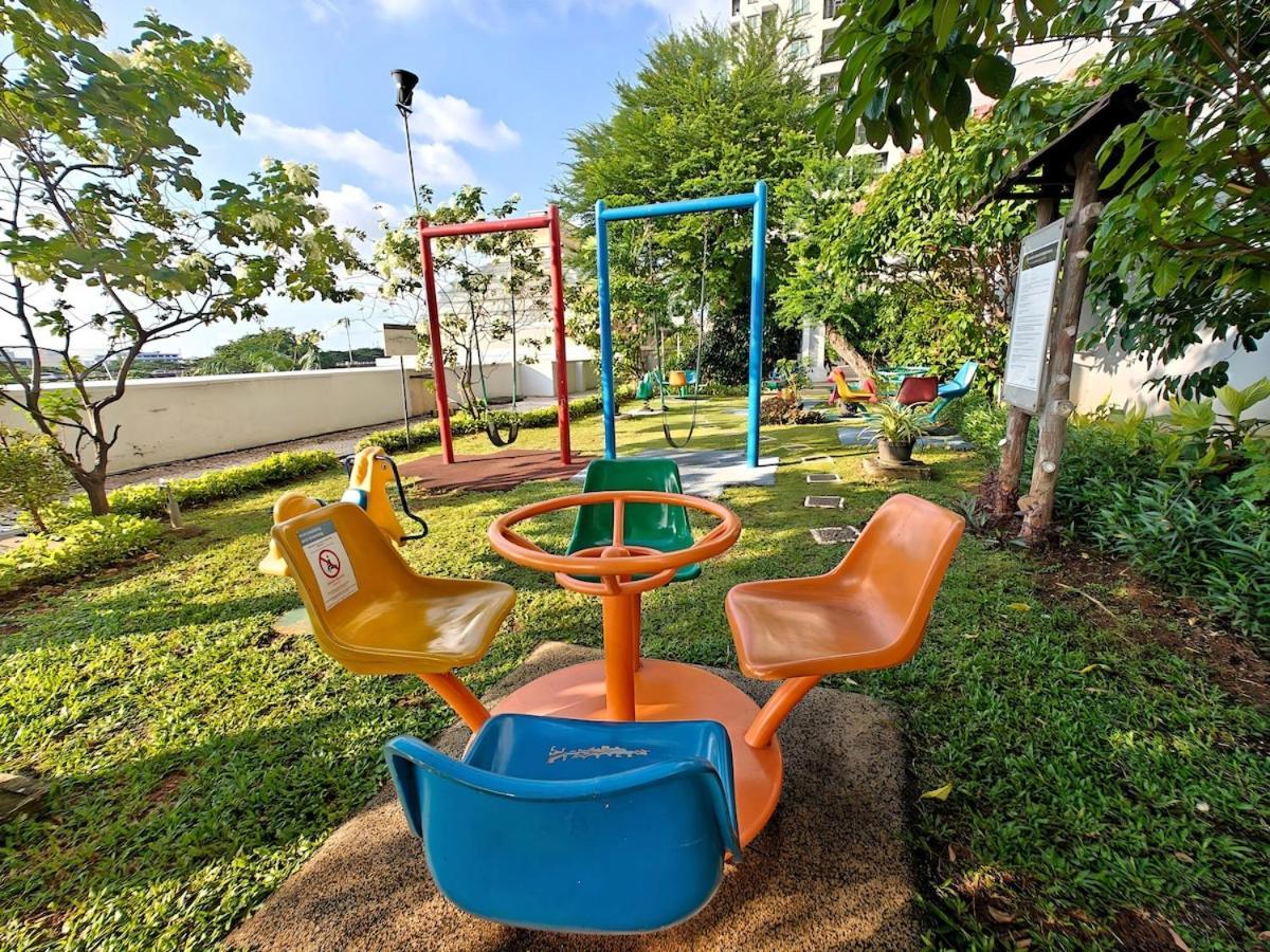 Strategic 2br Gading Moi With Wi-fi, Pool & Gym By 2ndhome Apartment