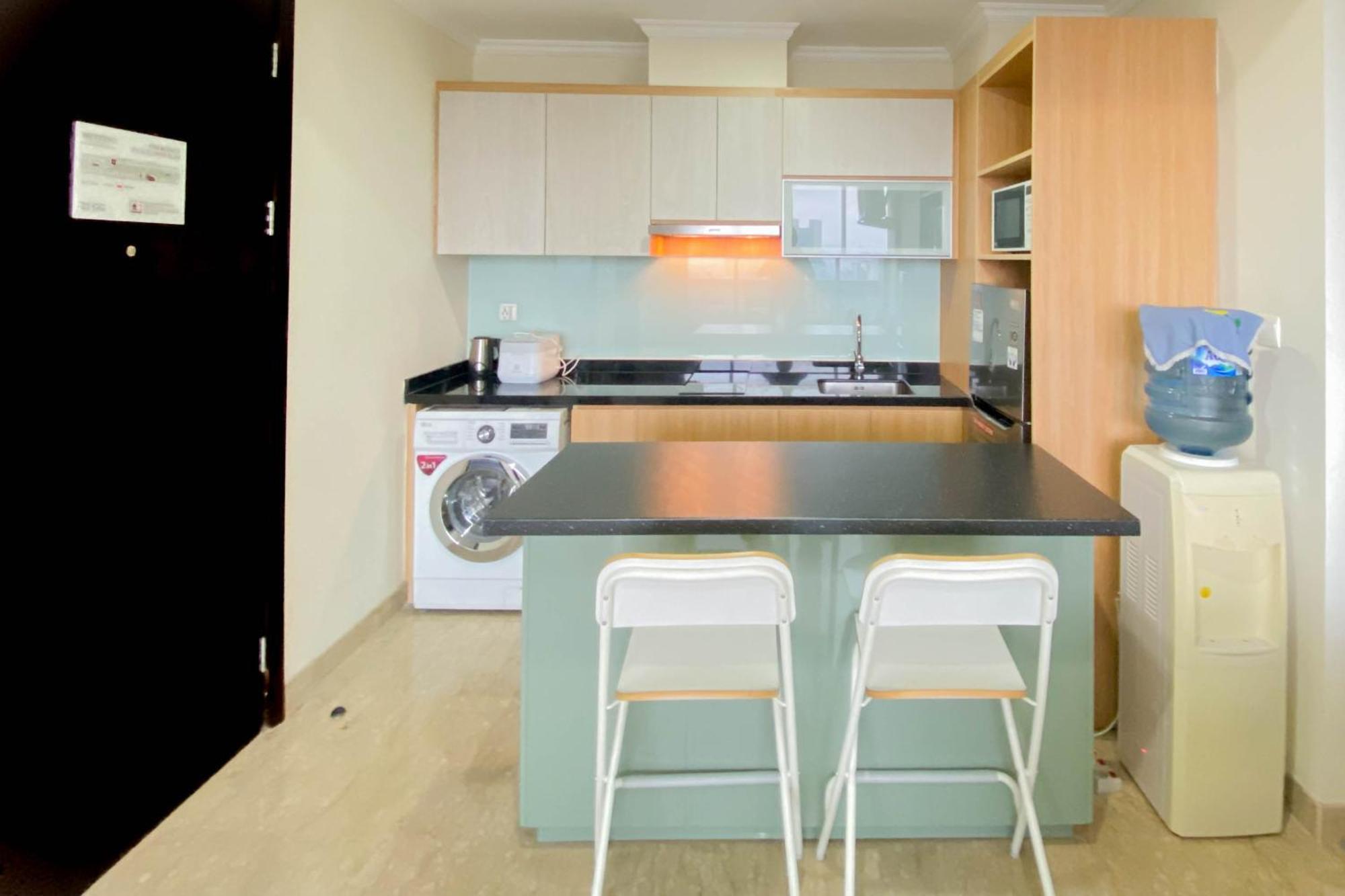 Apartment Spacious And Comfort Living 2br At Menteng Park By Travelio
