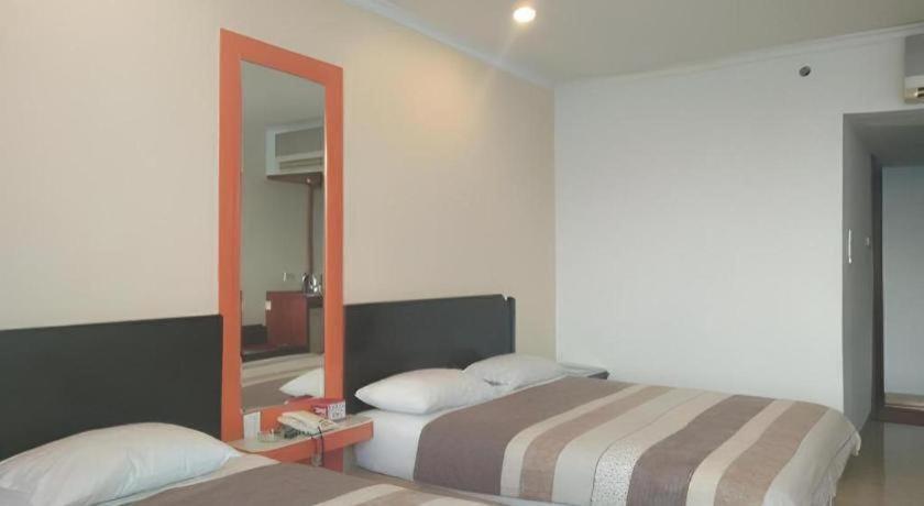 Oyo Townhouse 2 Gunung Sahari Hotel 3*