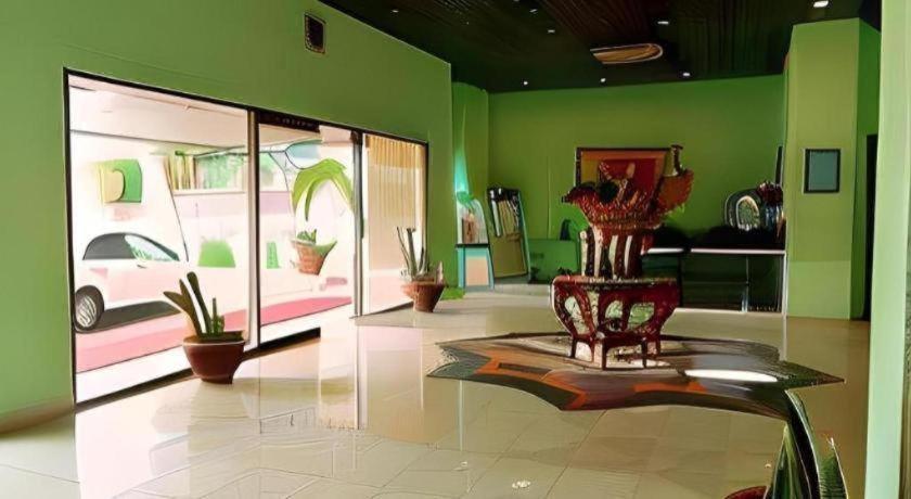 Oyo Townhouse 2 Gunung Sahari