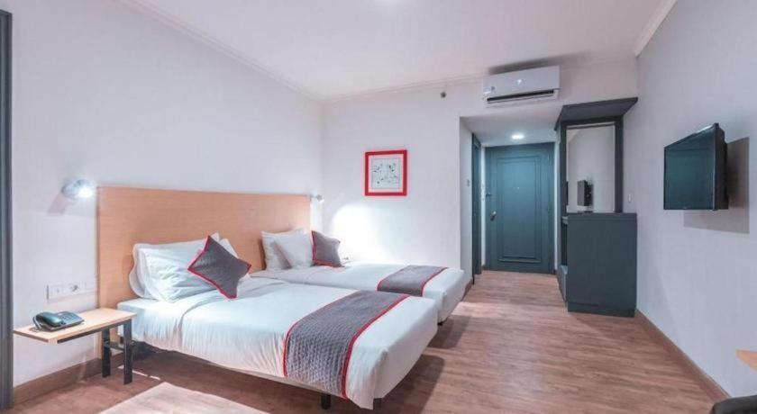Oyo Townhouse 2 Gunung Sahari Hotel 3*