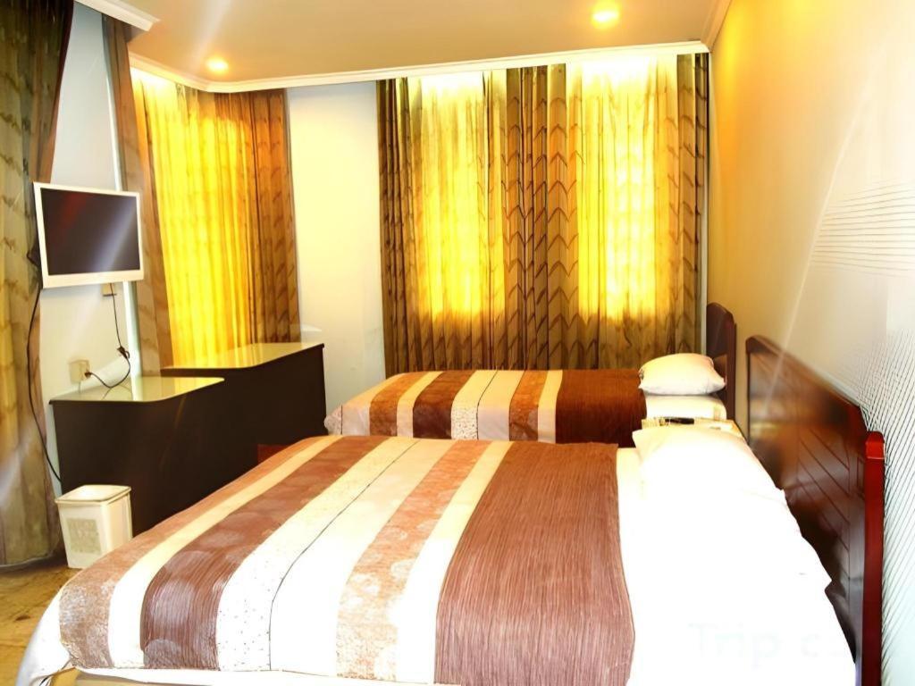 Oyo Townhouse 2 Gunung Sahari Hotel 3*
