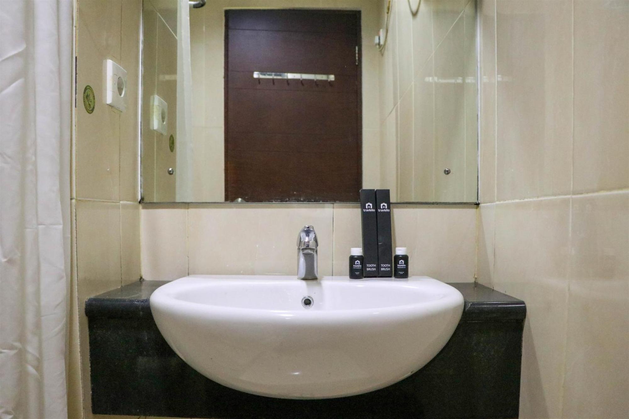 Apartment Cozy At Mangga Dua By Travelio