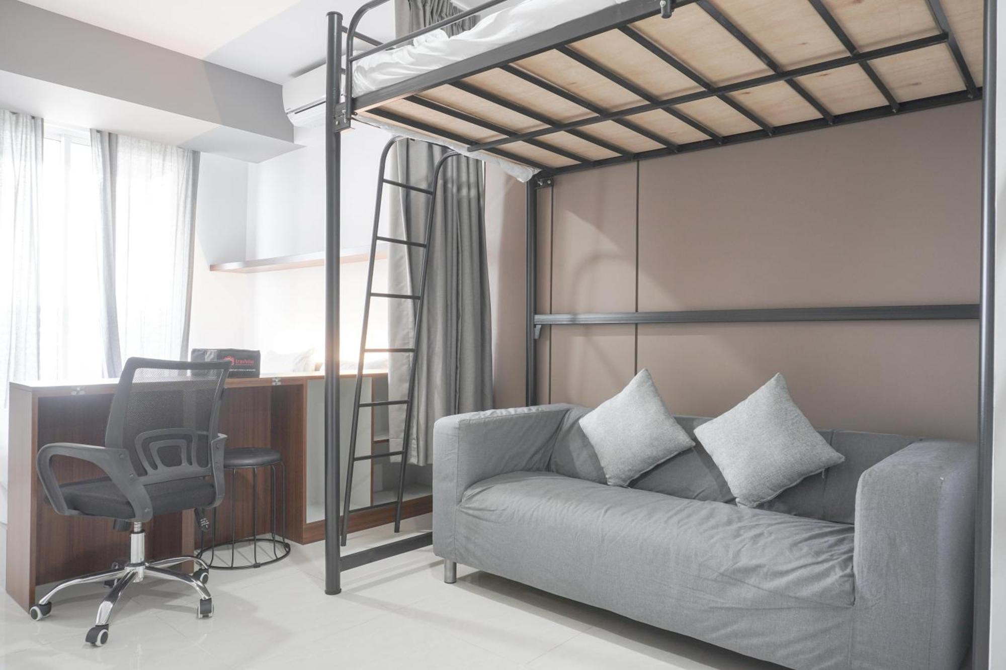 Comfort And Warm At West Vista By Travelio * Jacarta