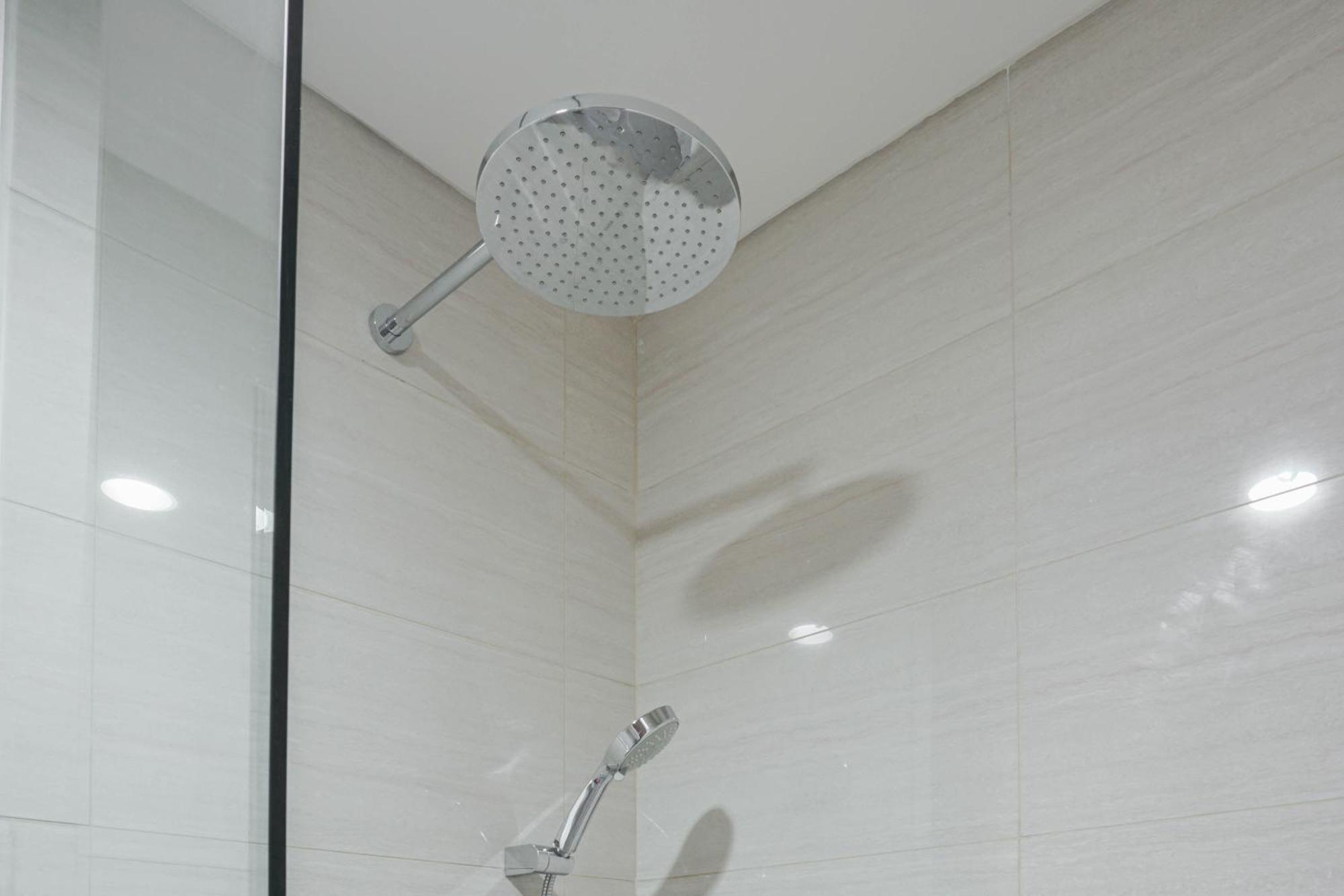 Apartment Modern And Comfort At Ciputra International By Travelio *