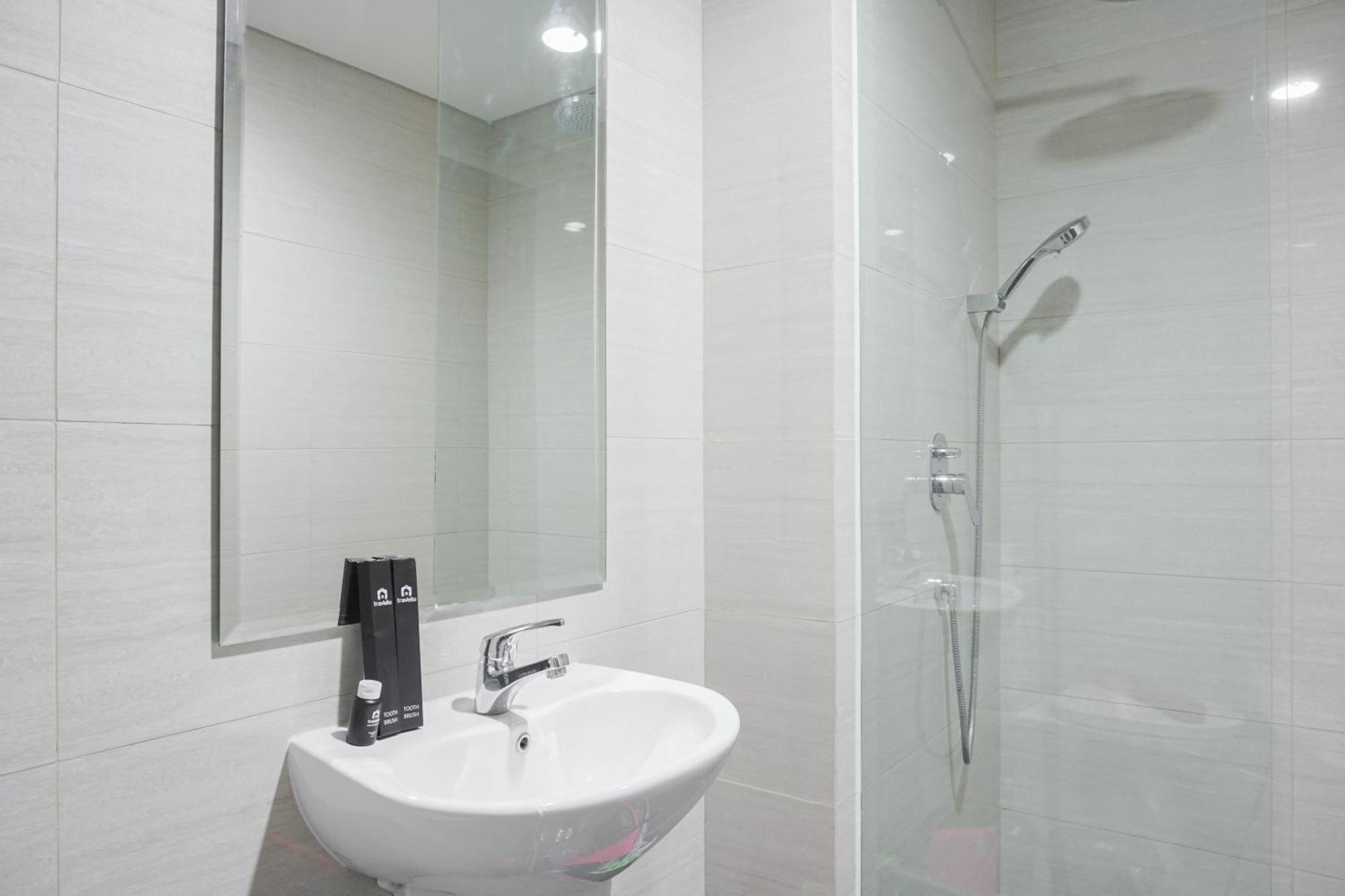 Modern And Comfort At Ciputra International By Travelio