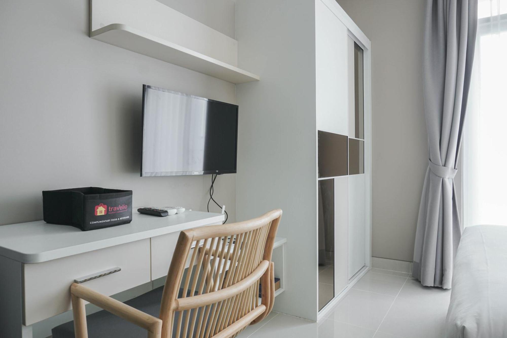 Modern And Comfort At Ciputra International By Travelio Apartment