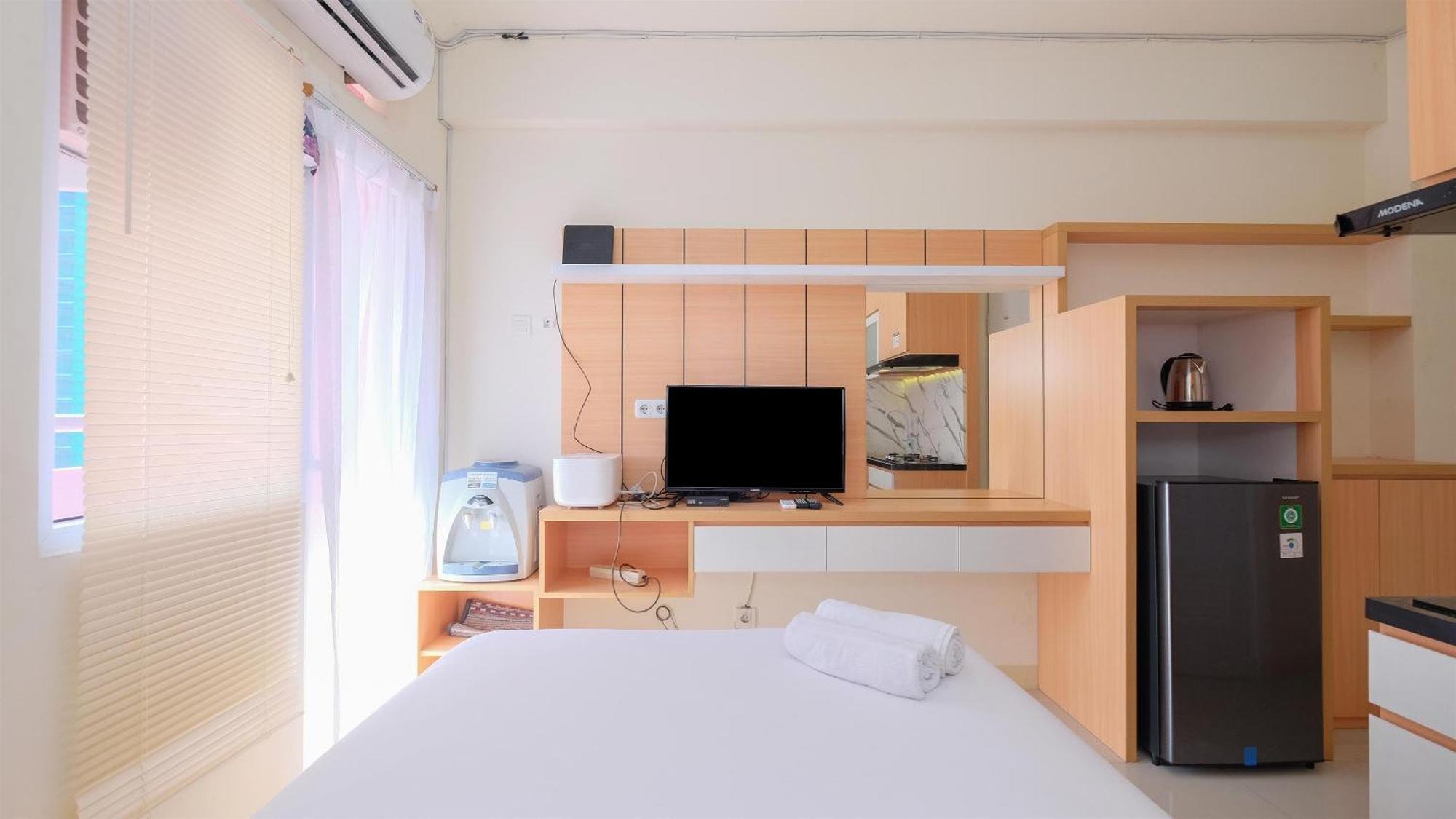 Apartment And Comfy At Pramuka By Travelio *
