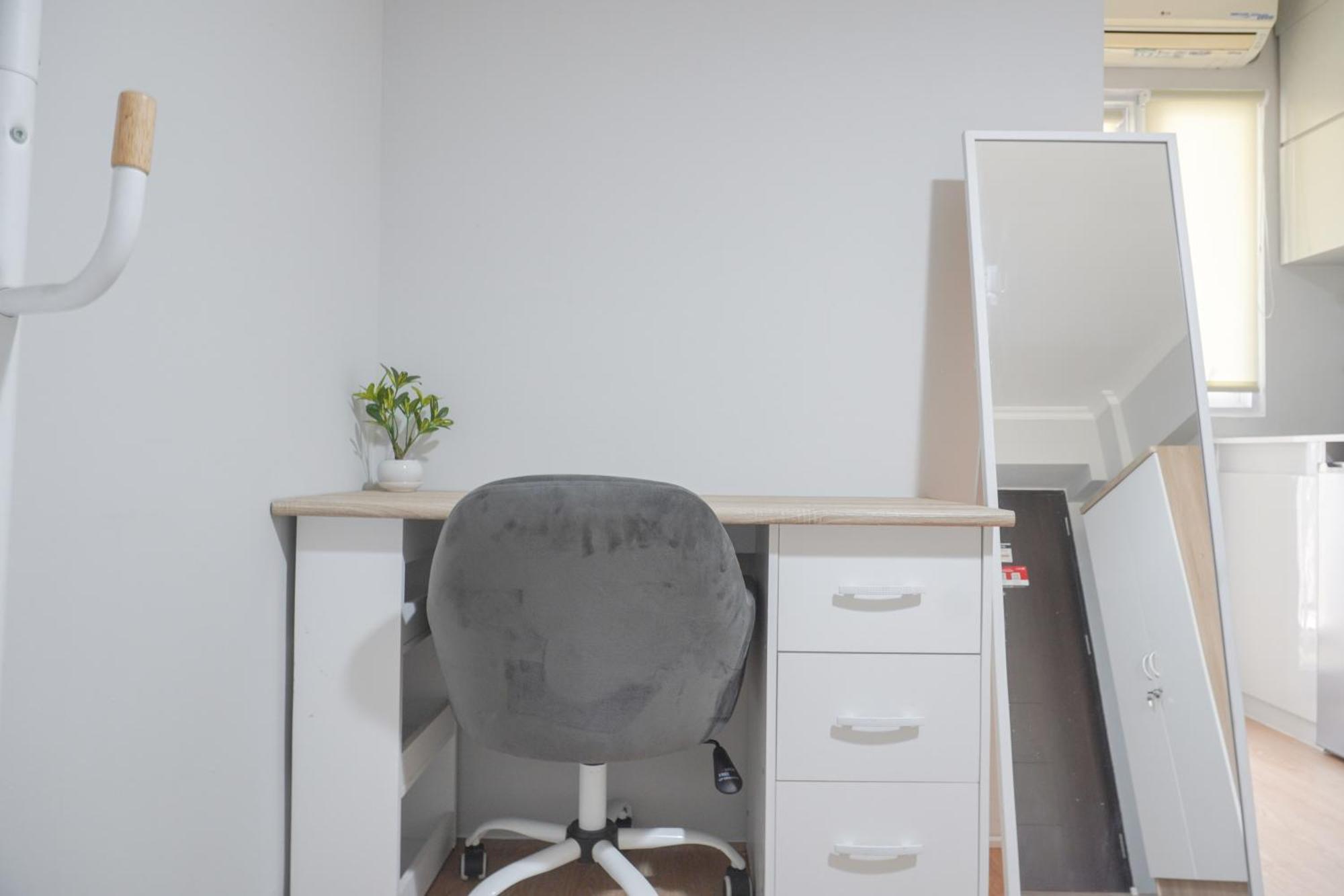 Modern And Restful At Kebagusan By Travelio Apartment Jakarta