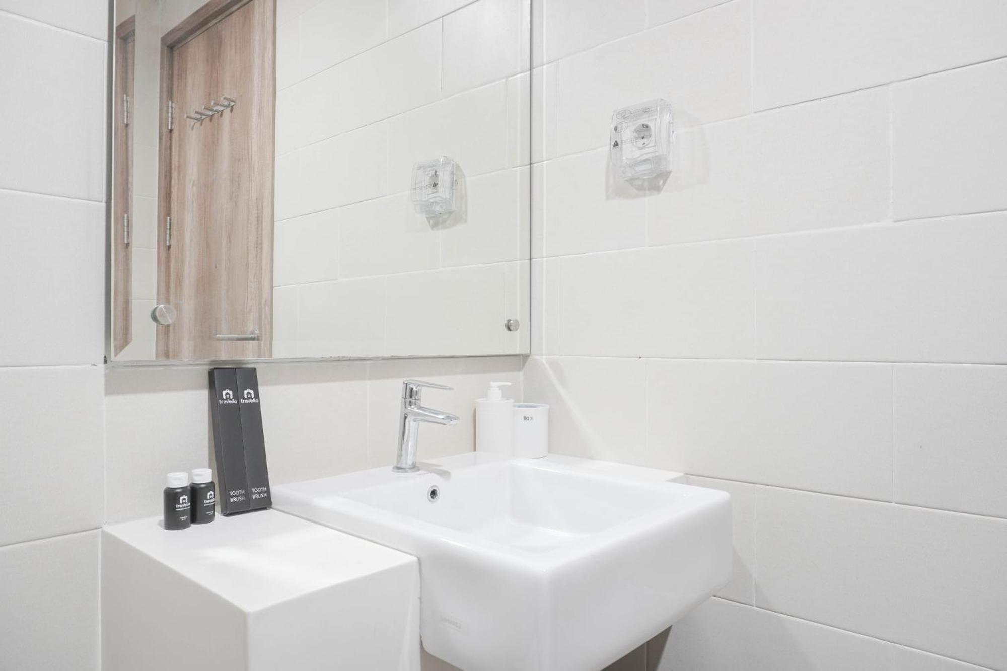 Apartment And Comfort 2br At Pejaten Park By Travelio *