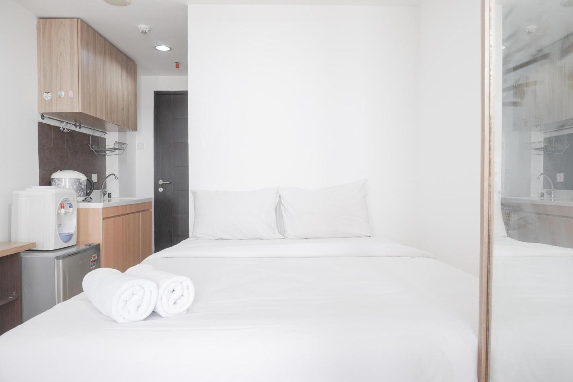 Minimalist And Comfort At Belmont Puri By Travelio Jakarta