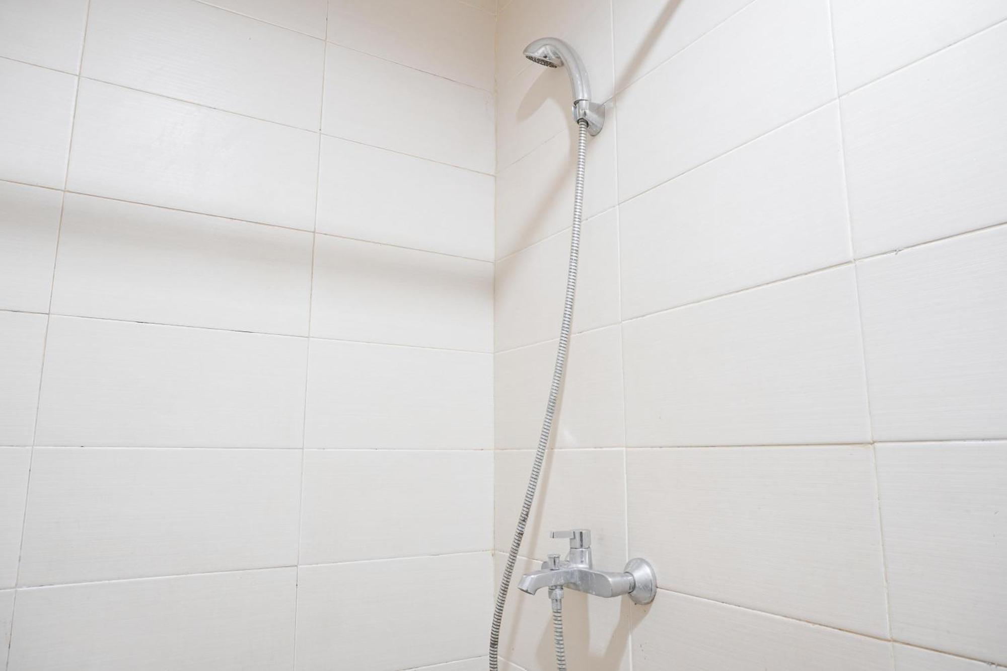 Apartment Minimalist And Comfort At Belmont Puri By Travelio