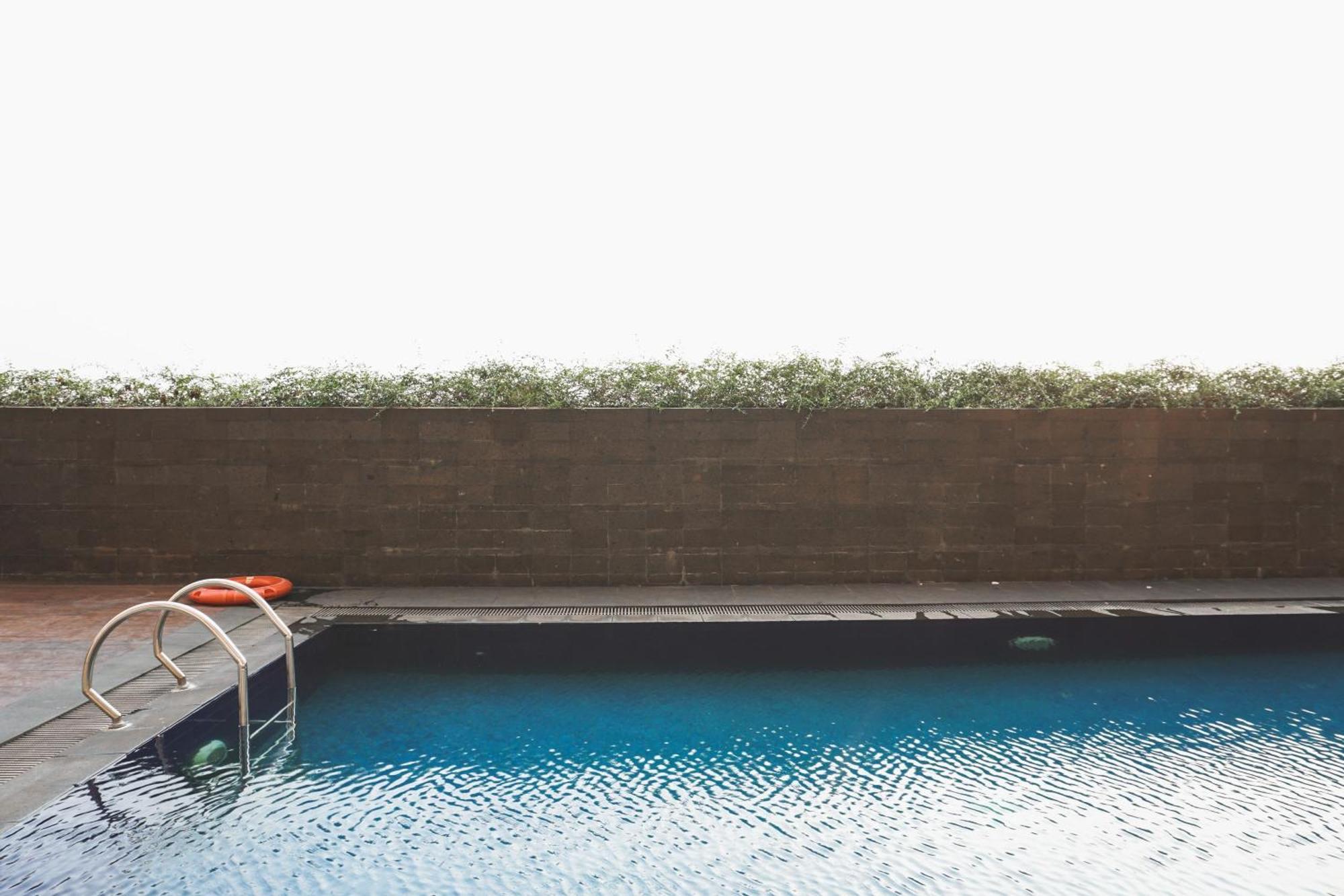 Minimalist And Comfort At Belmont Puri By Travelio Jakarta
