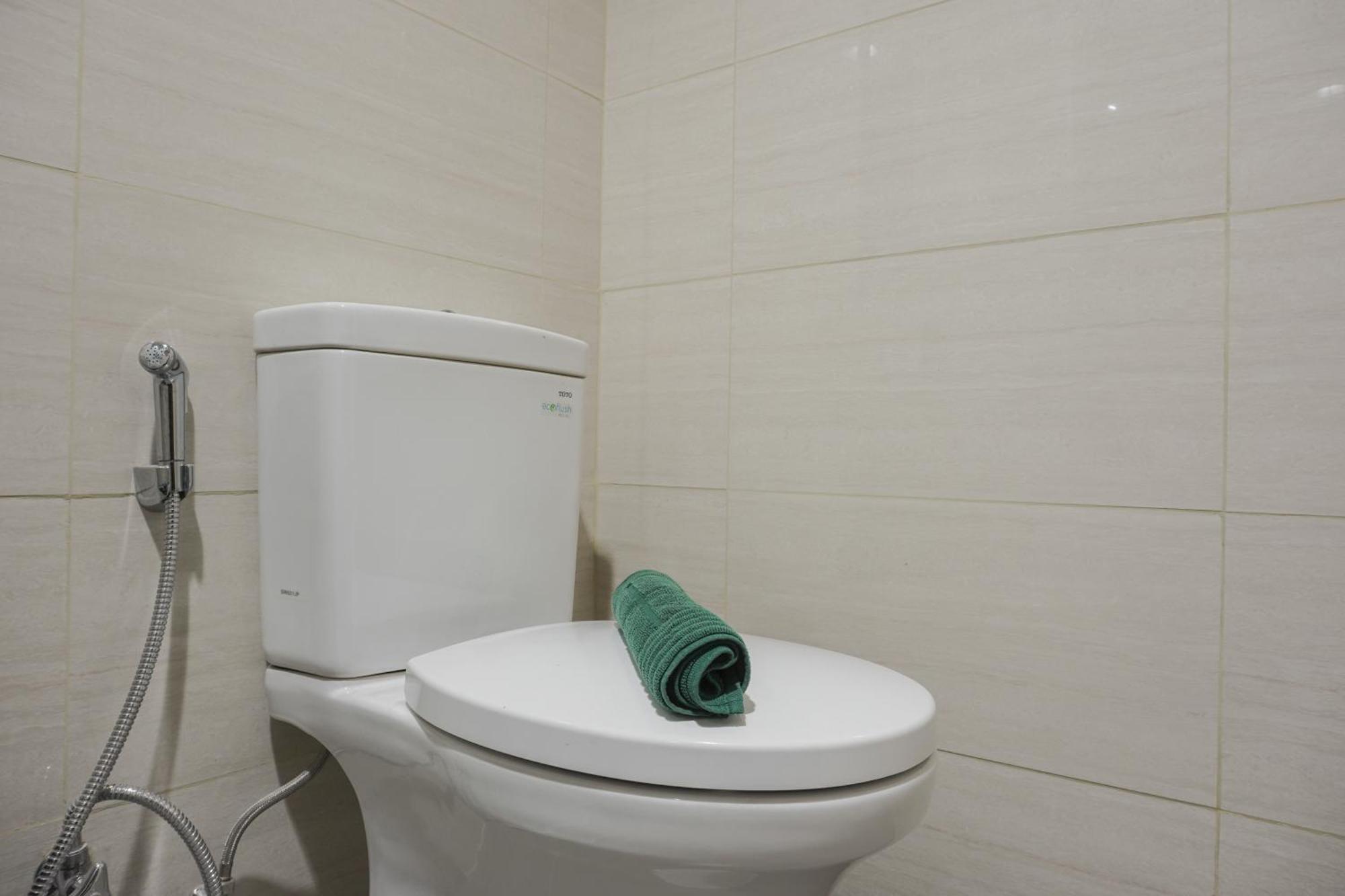 Apartment Great And Modern At Ciputra International By Travelio *