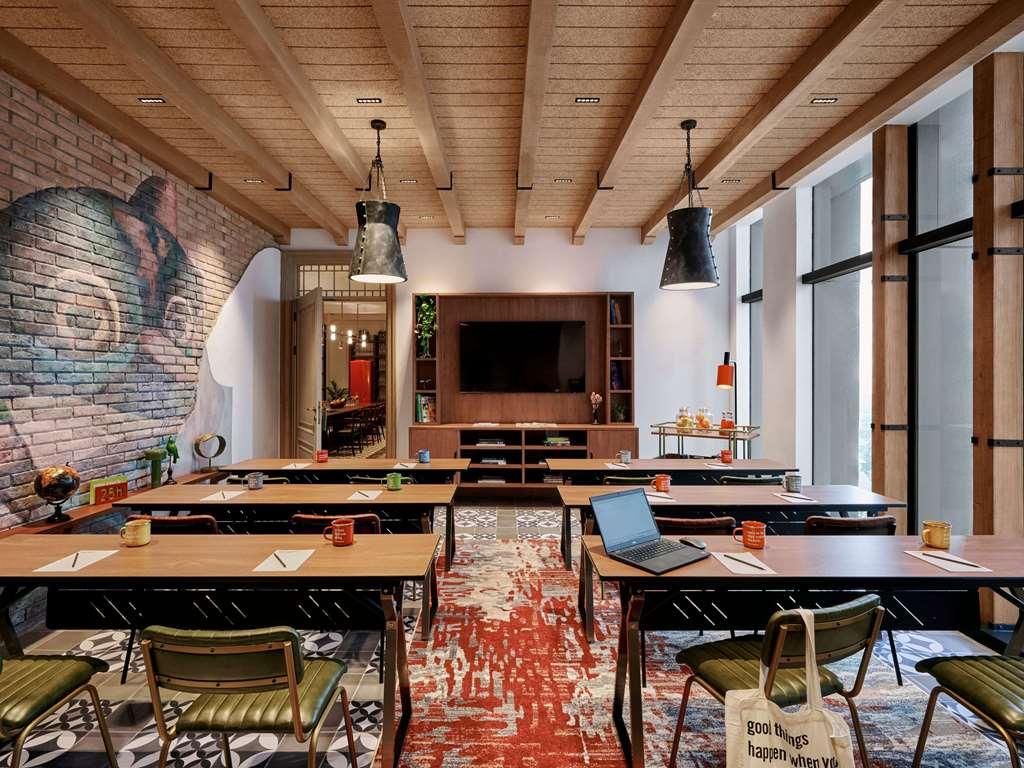 25hours The Oddbird Hotel *