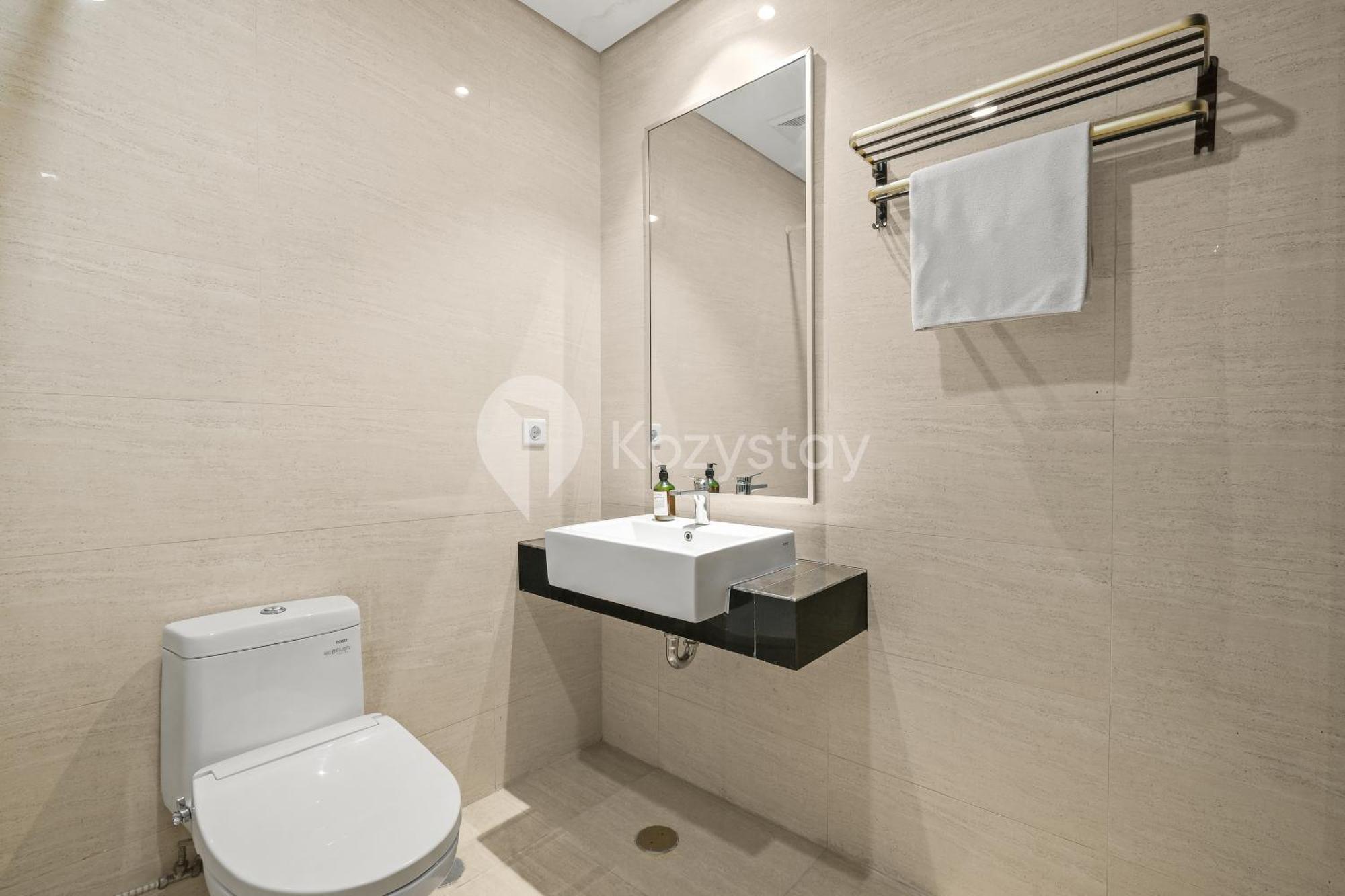 Apartment Meadow By Kozystay - Newly Renovated - Kebon Jeruk