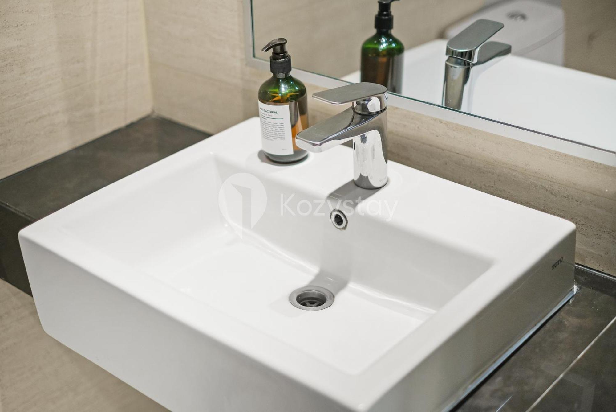 Meadow By Kozystay - Newly Renovated - Kebon Jeruk Appartement *