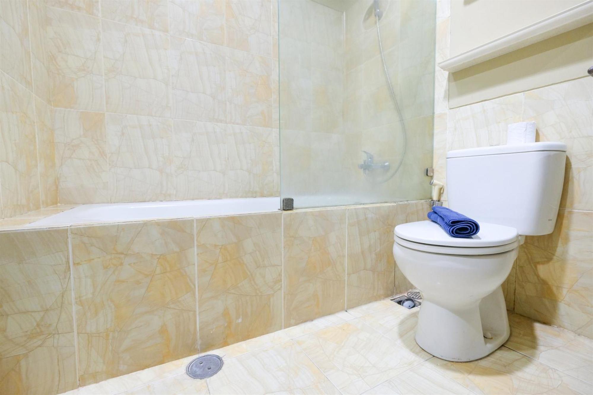 Spacious 2br Bellezza By Travelio Apartment Jakarta