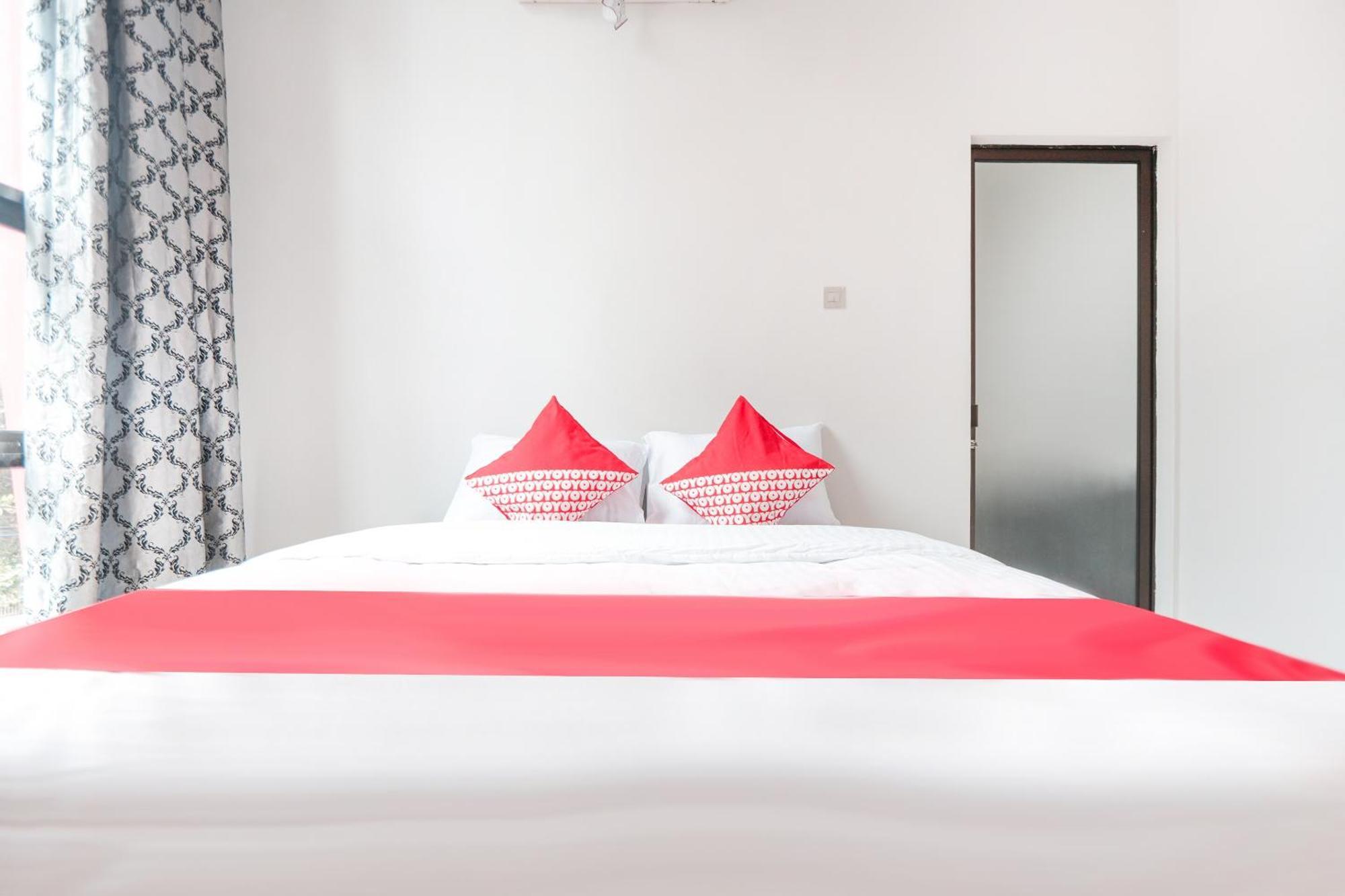 Oyo 148 Cempaka Place Hotel 2*
